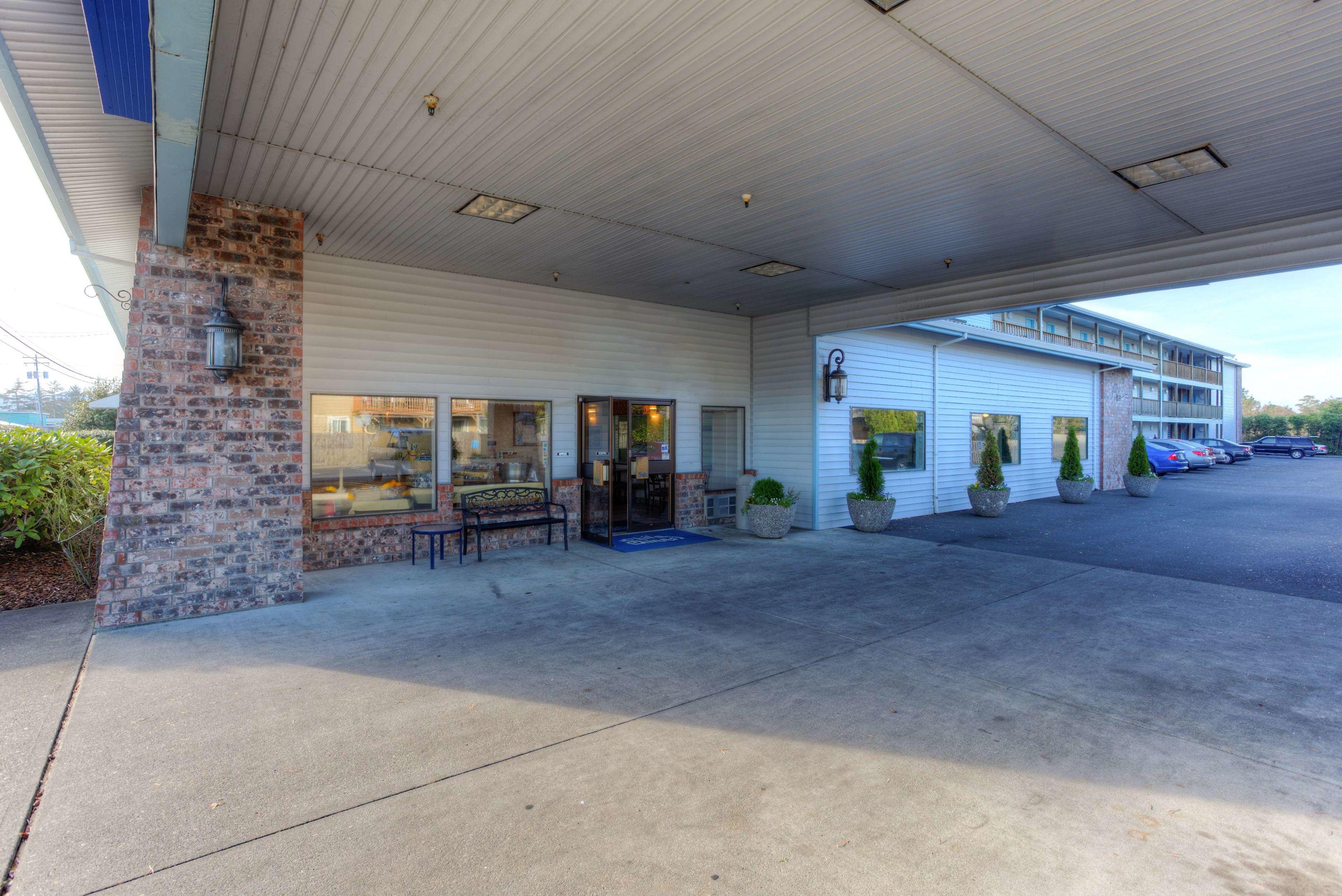 Red Lion Inn & Suites Seaside — photo 4