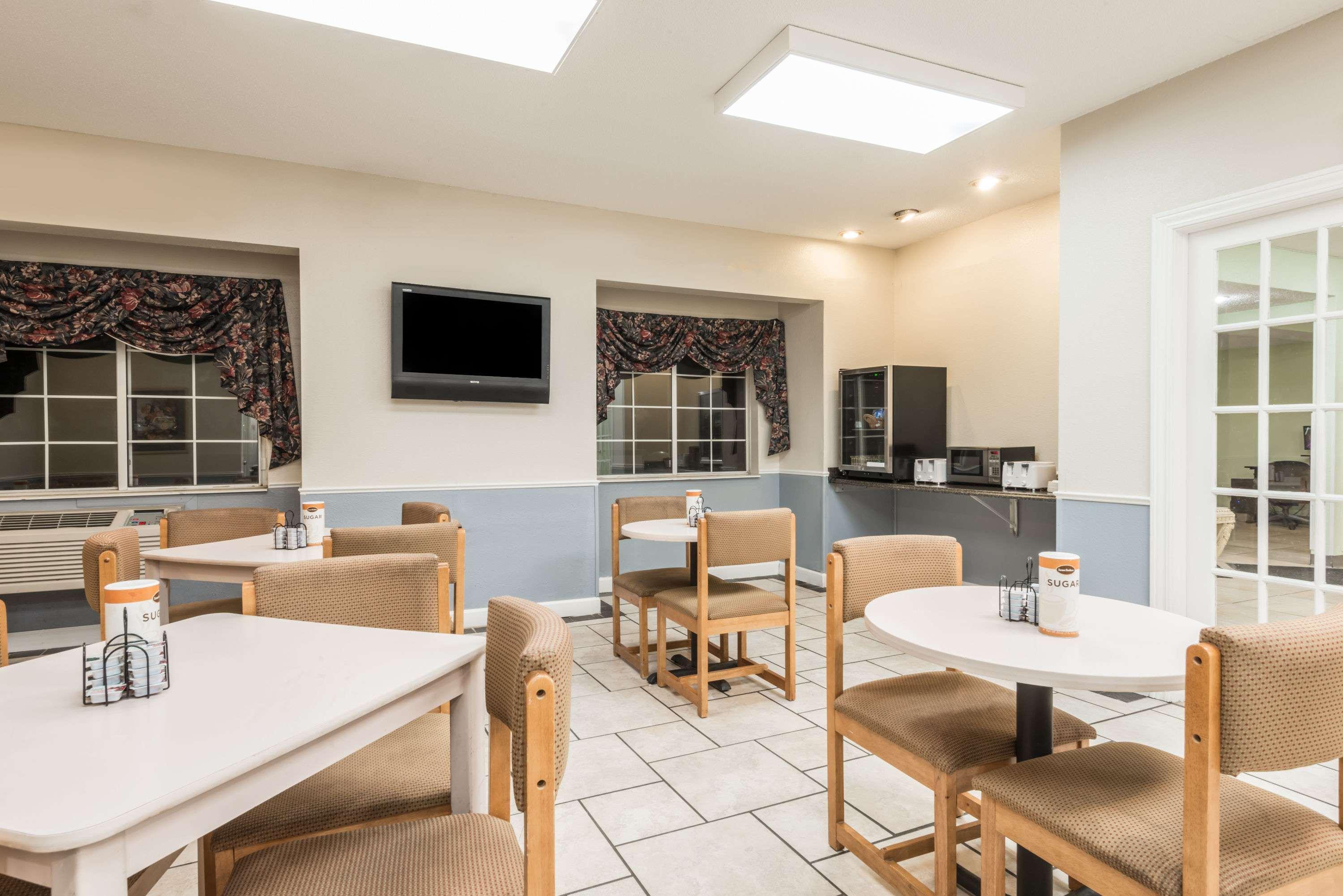 Microtel Inn & Suites by Wyndham Kansas City Airport — photo 5