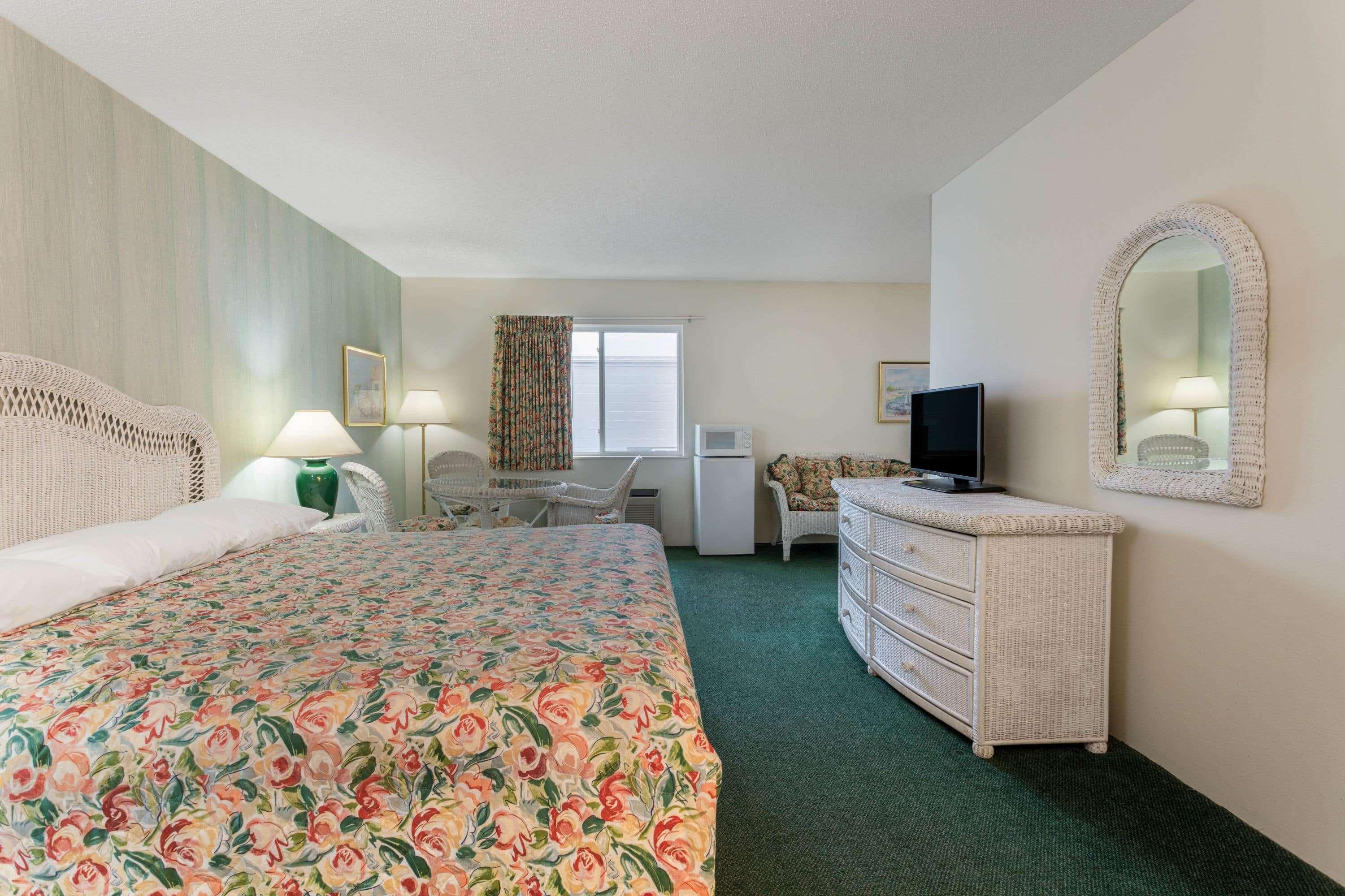 Super 8 by Wyndham Reedsburg — photo 4