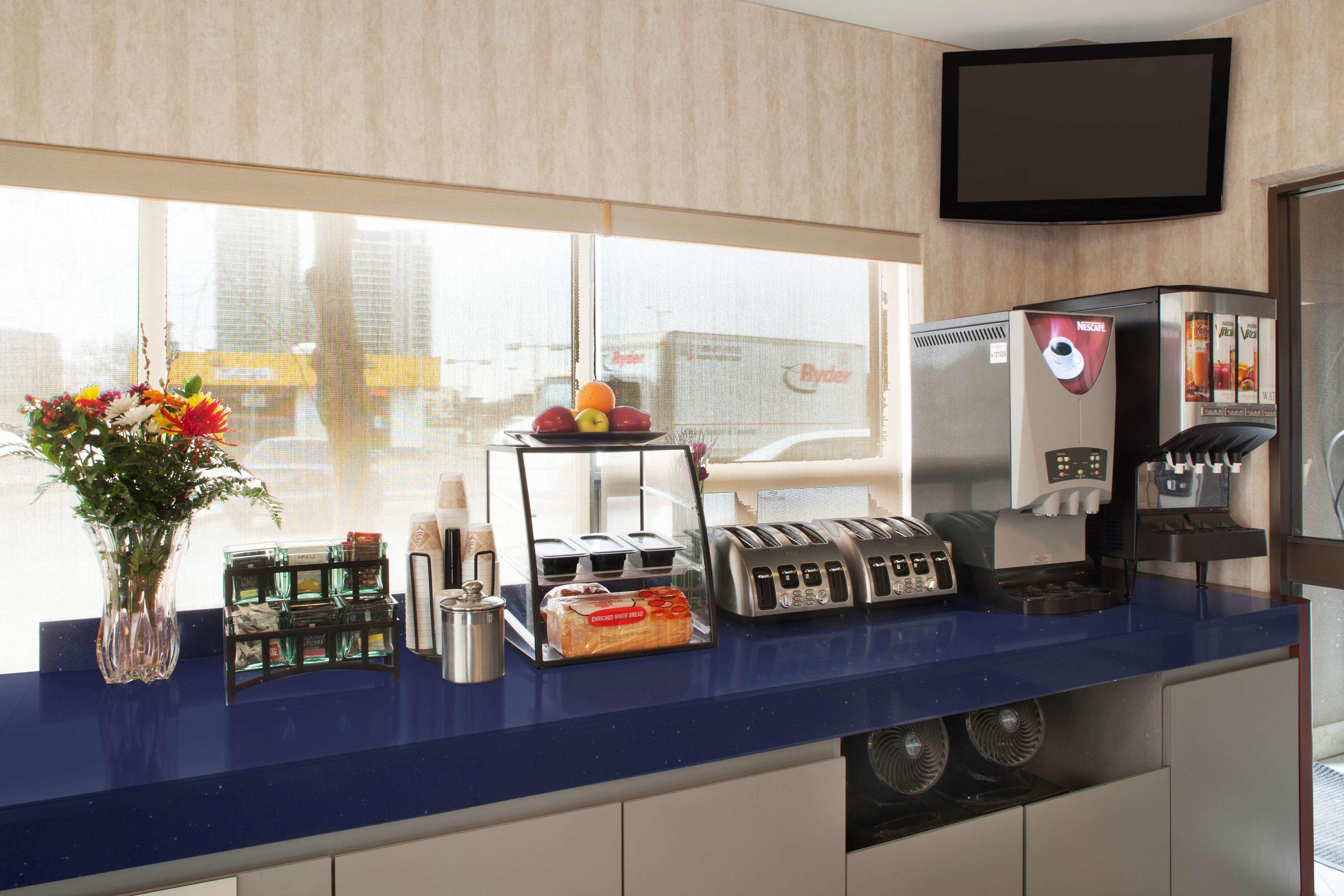 Canadas Best Value Inn Toronto — photo 4