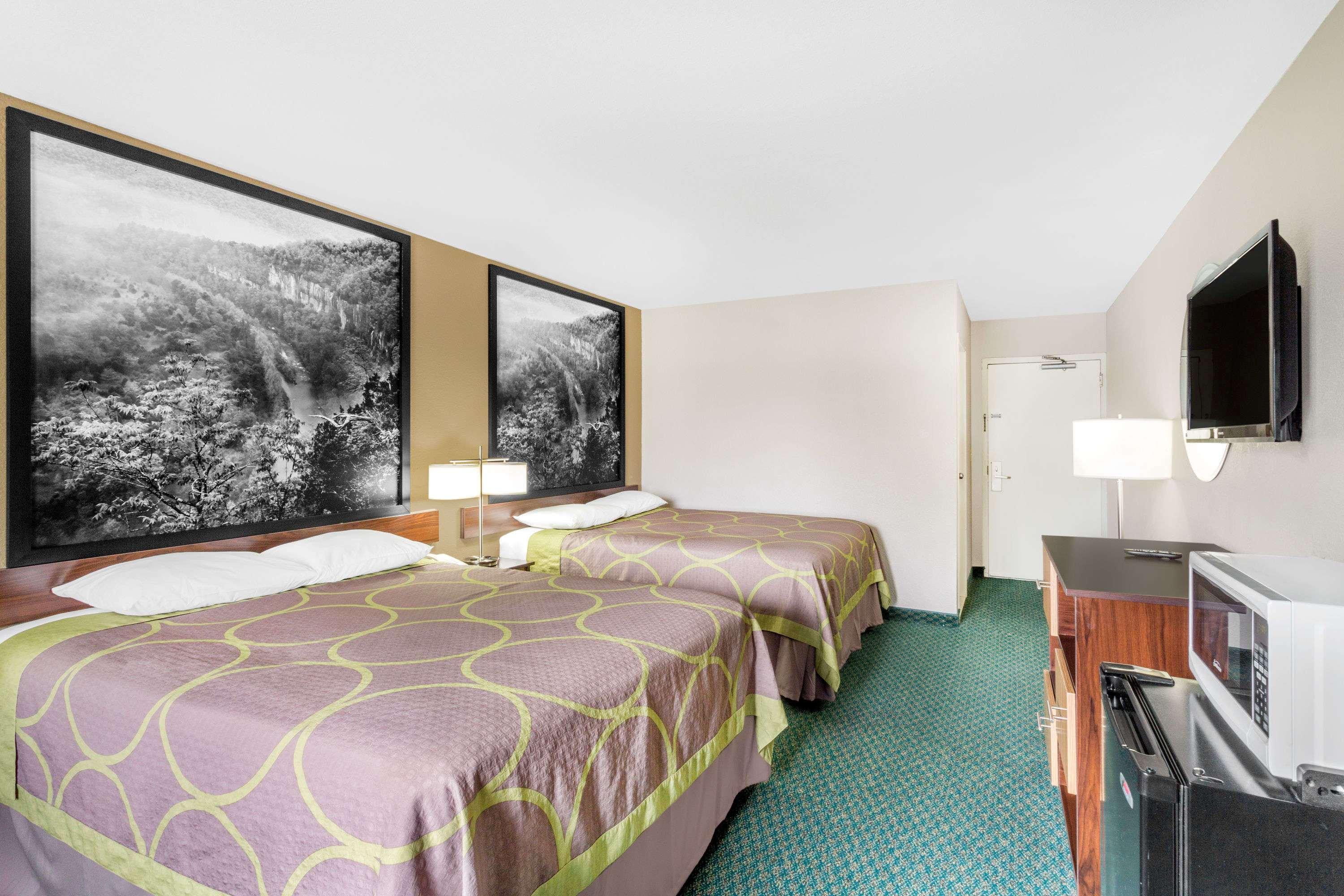 Super 8 by Wyndham Bentonville — photo 4