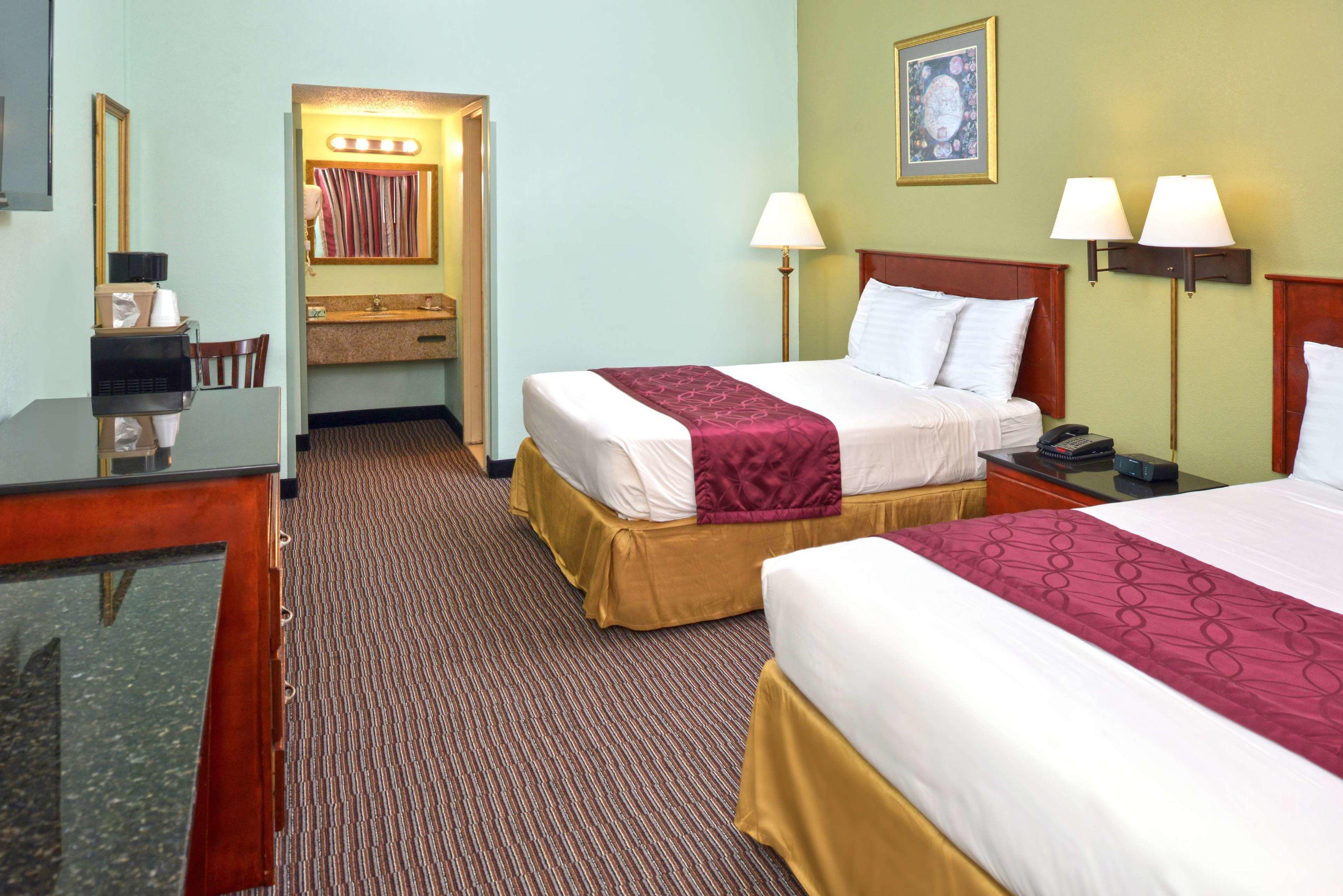 Americas Best Value Inn Smithtown/Long Island — photo 5