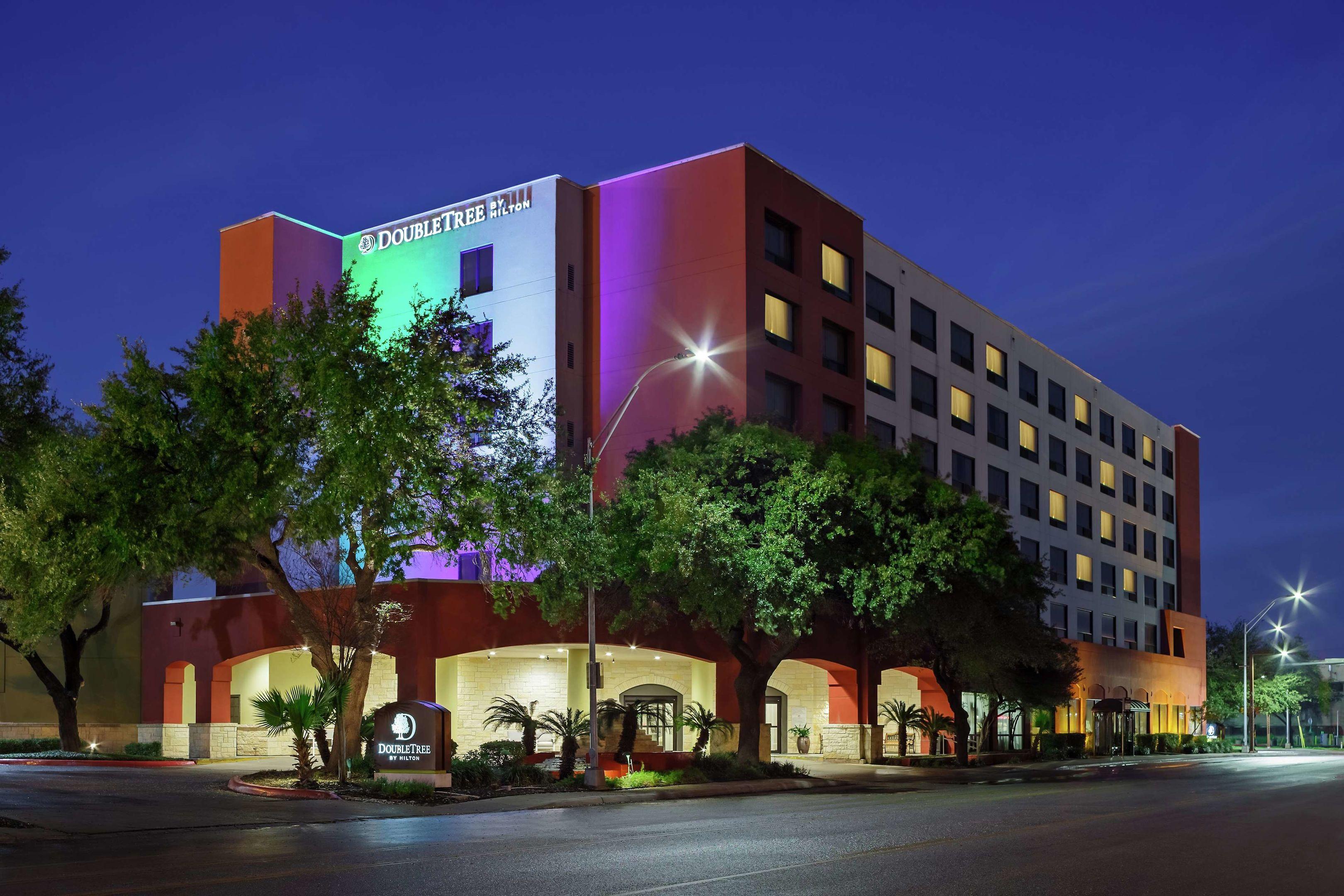 Doubletree San Antonio Downtown - Market Square — photo 4