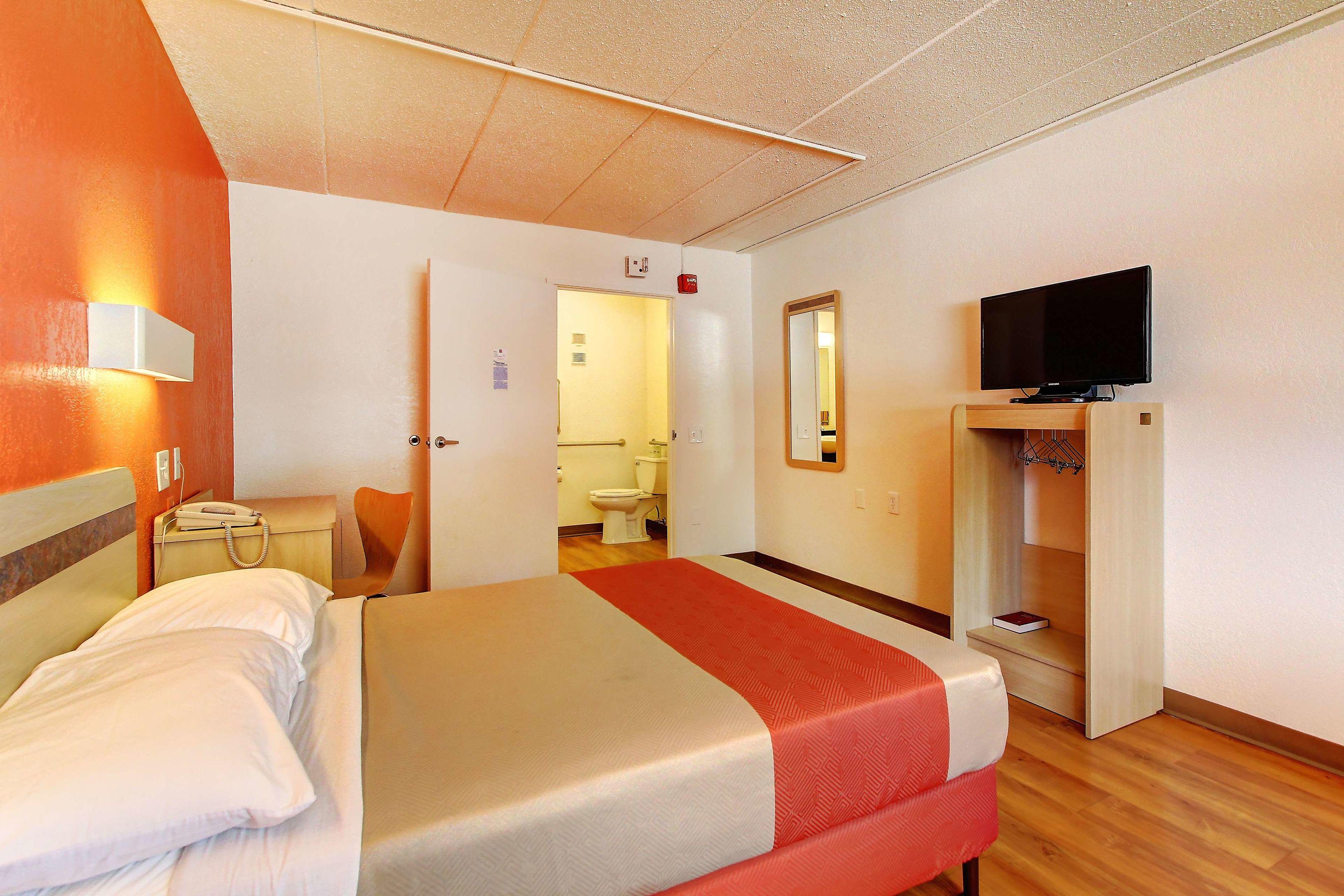 Motel 6 York — photo 4