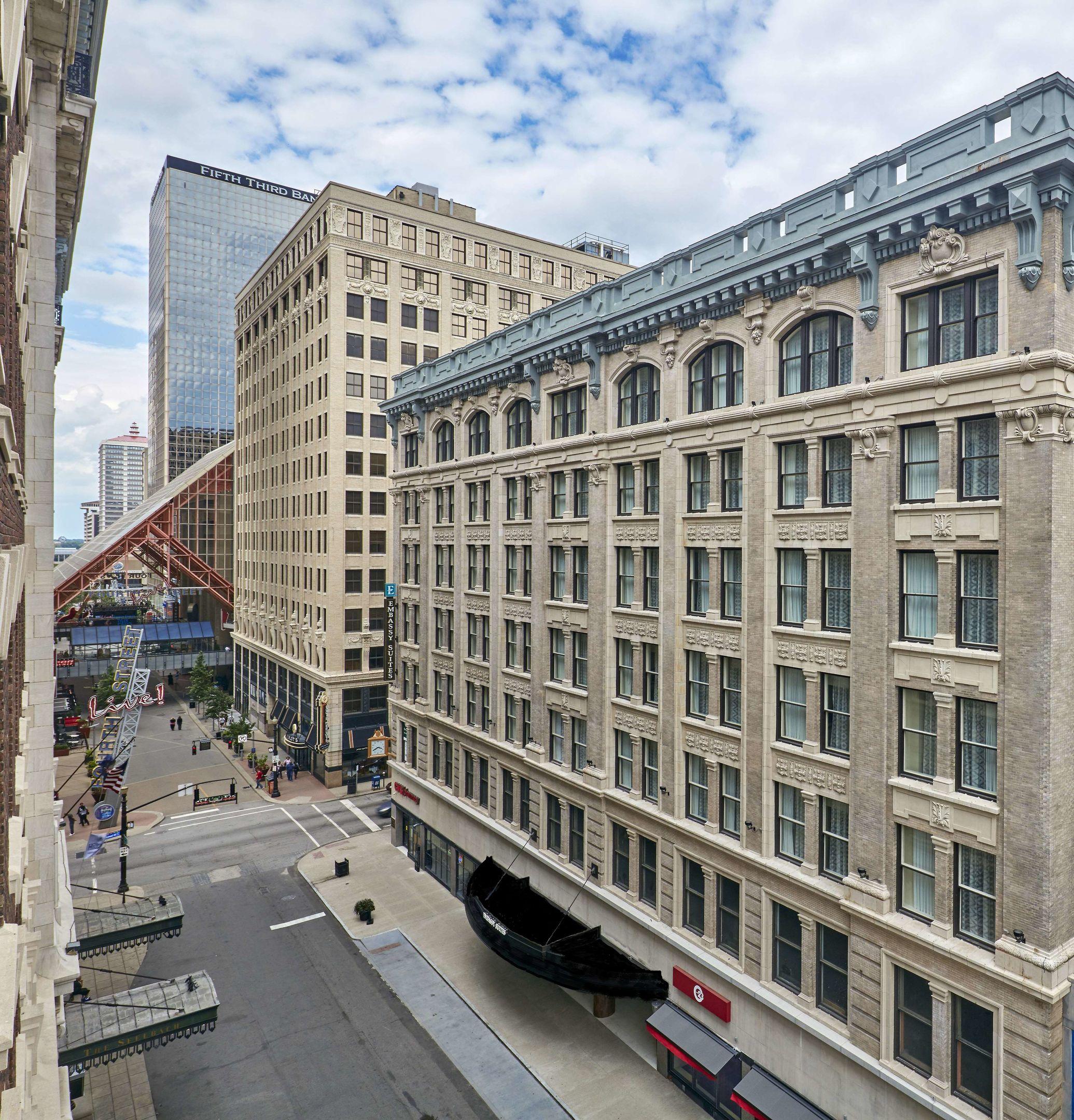 Embassy Suites by Hilton Louisville Downtown — photo 3
