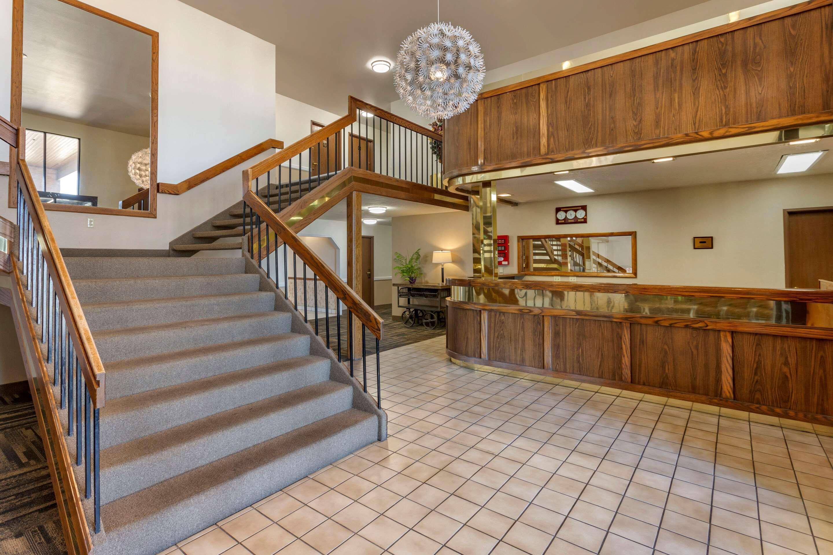 Econo Lodge Inn & Suites — photo 5