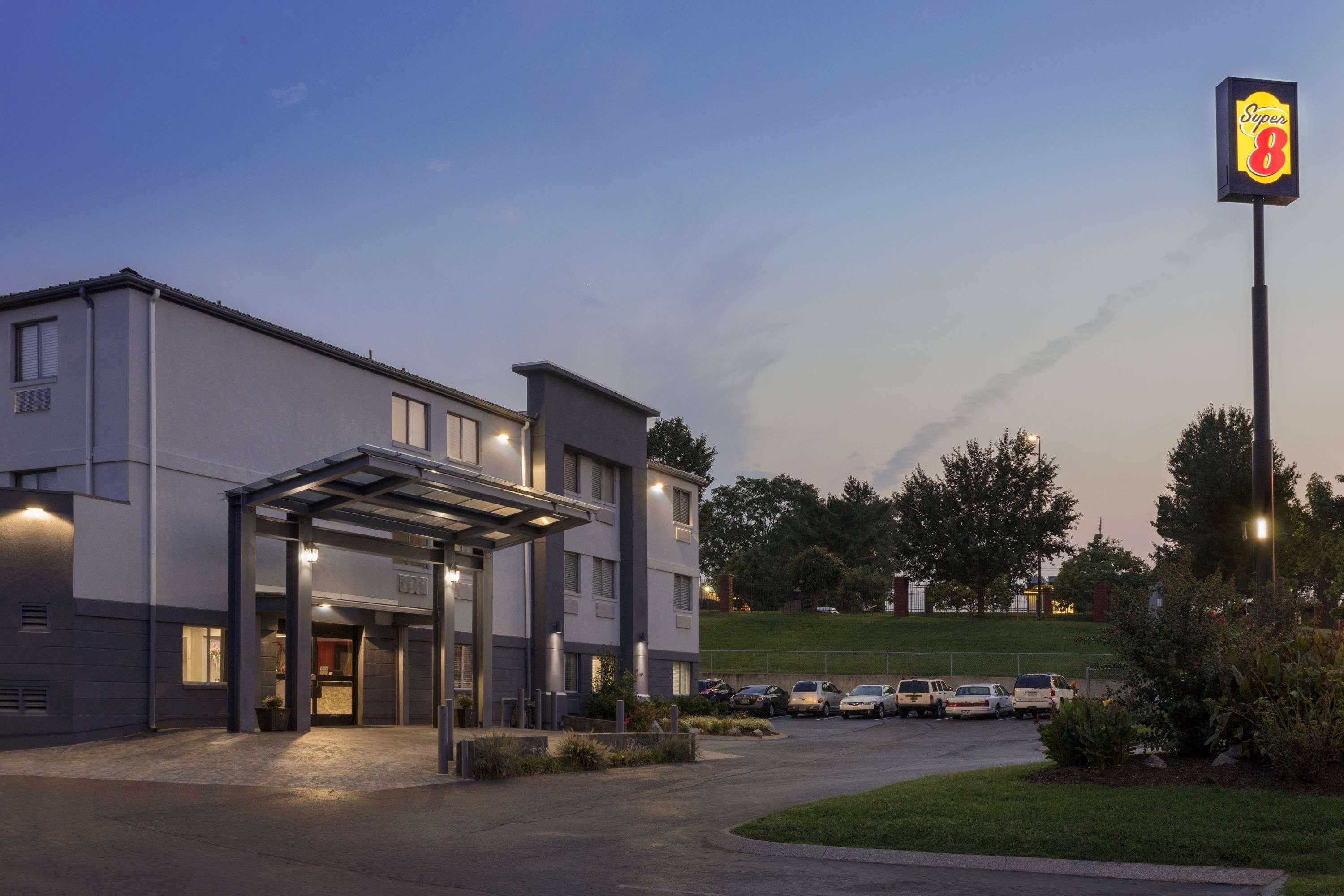 Super 8 by Wyndham Nashville East