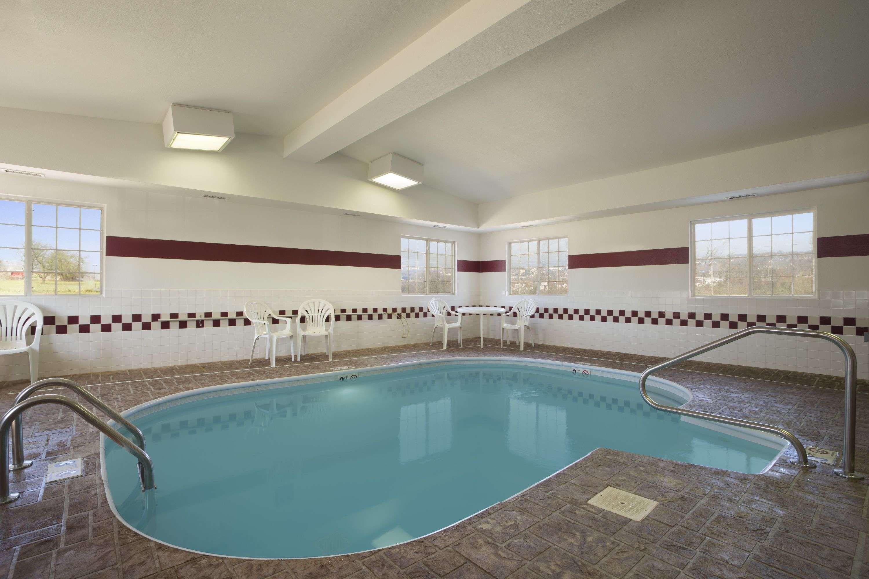 Ramada Limited Bloomington — photo 4