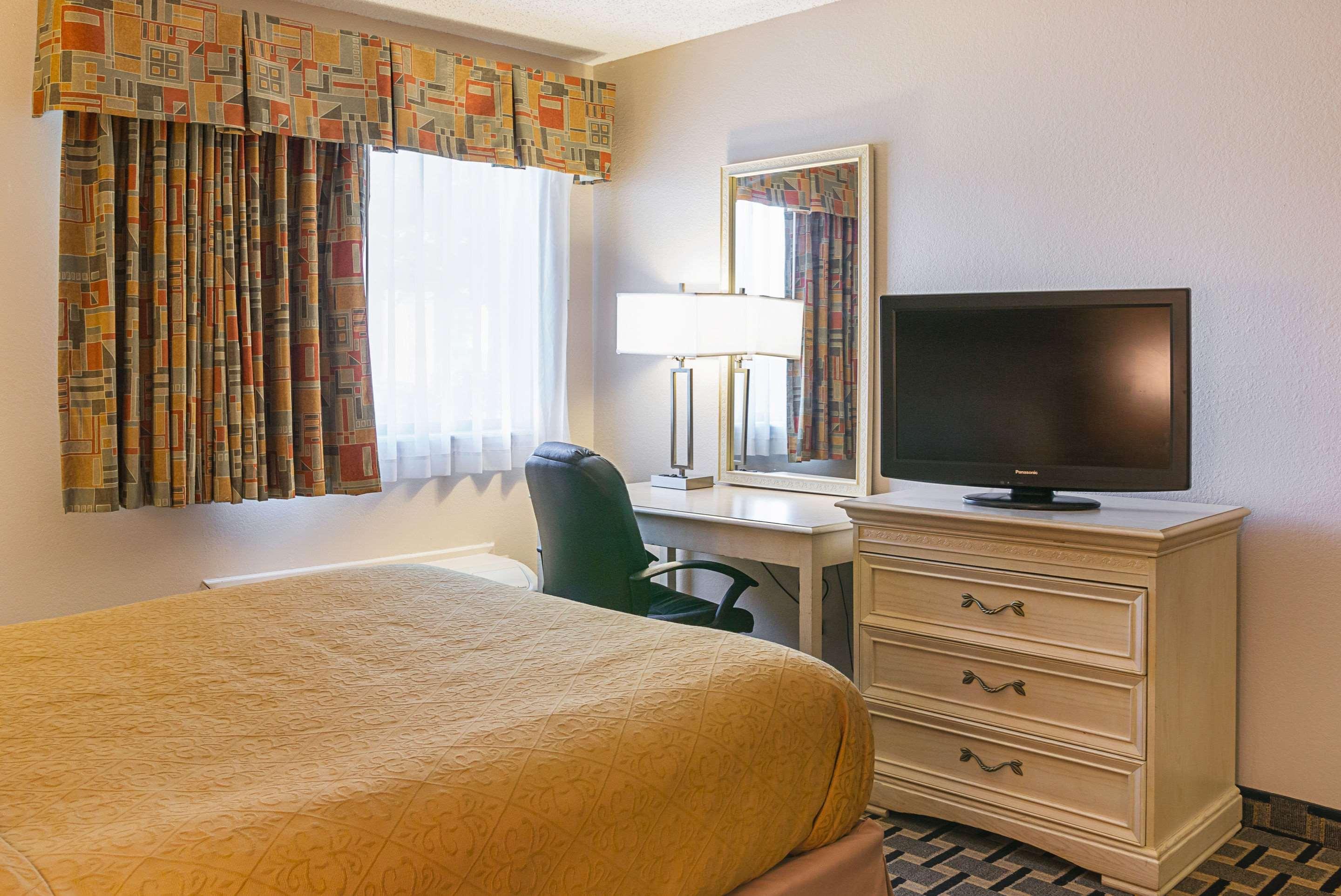 Quality Inn & Suites — photo 4