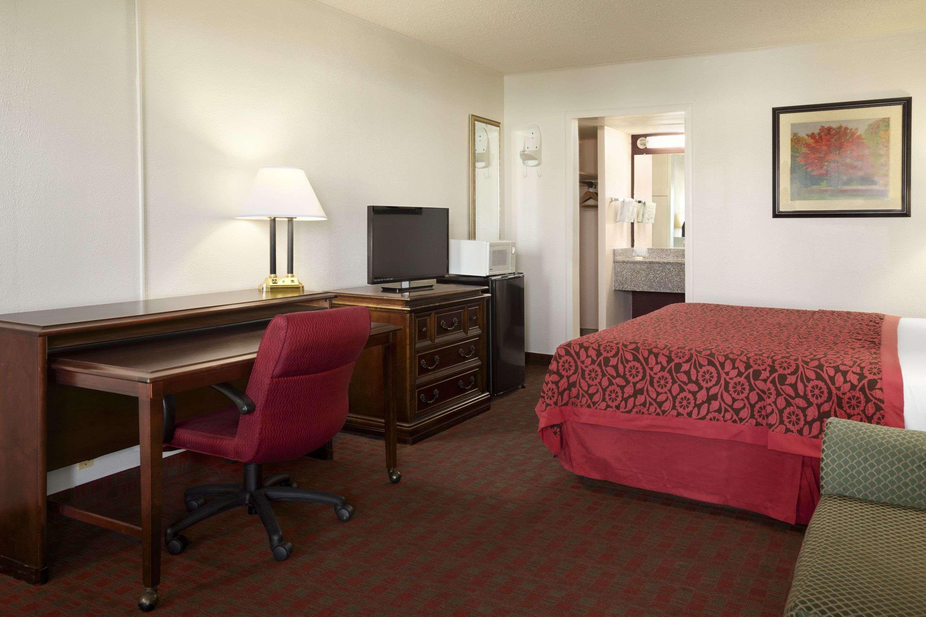 Days Inn by Wyndham Santa Fe New Mexico — photo 4