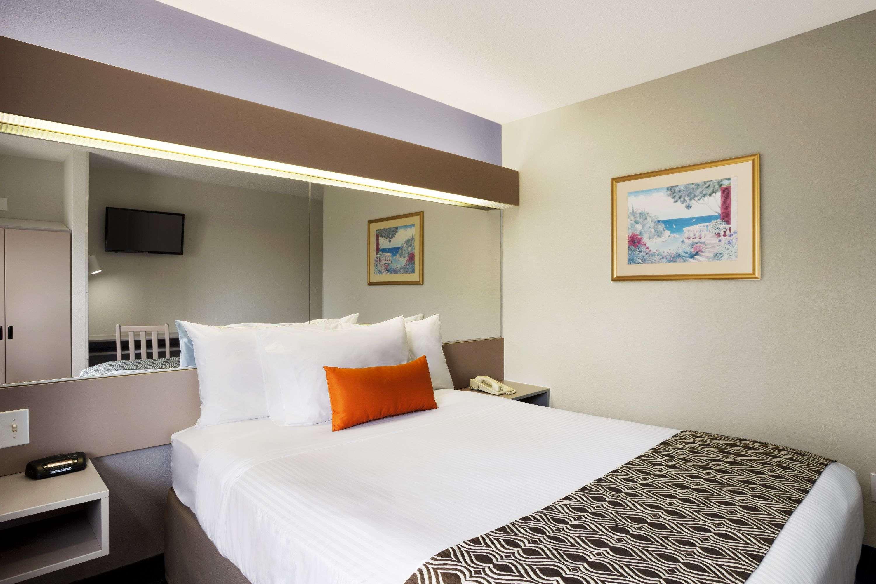 Microtel Inn & Suites by Wyndham Louisville East — photo 4