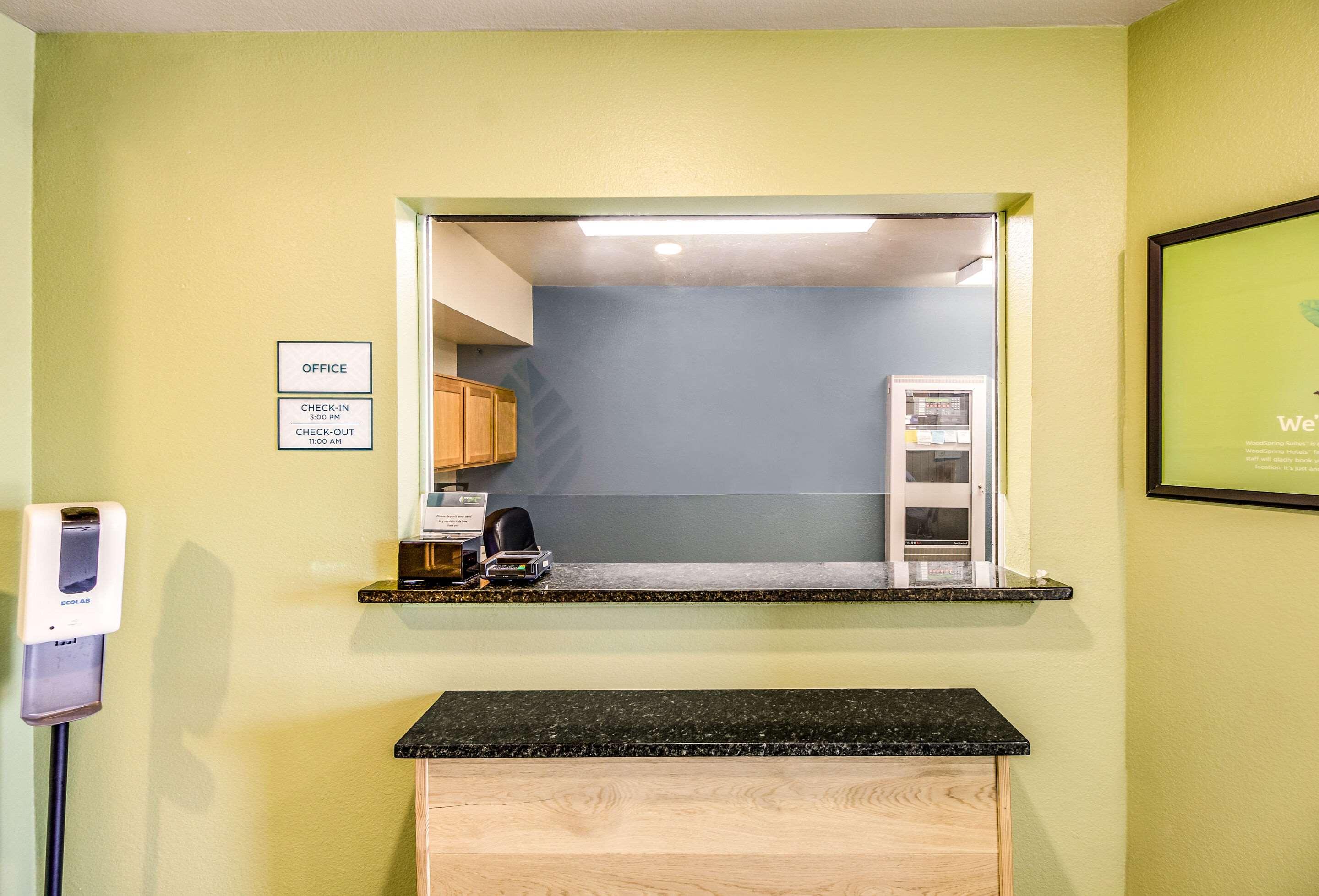 WoodSpring Suites Houston Baytown — photo 5