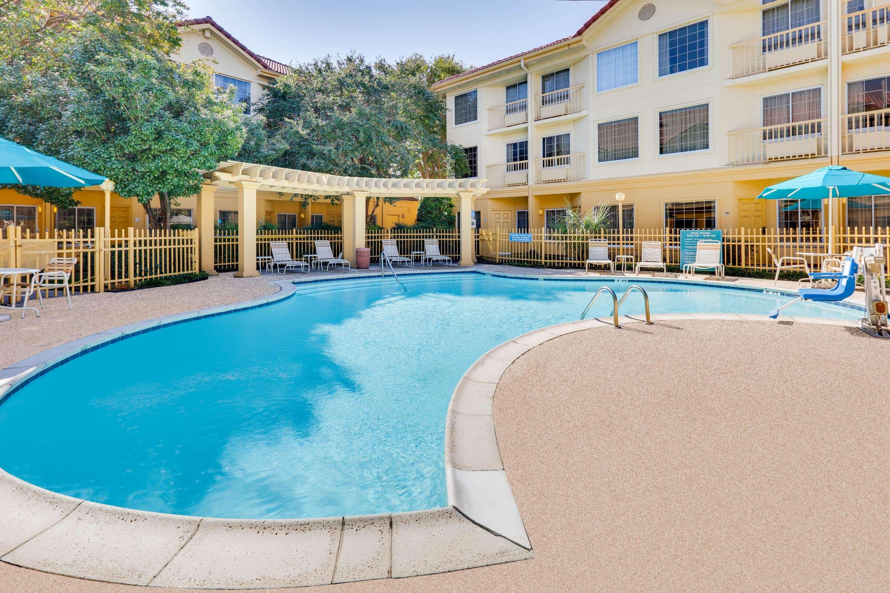 La Quinta Inn & Suites Dallas Addison Galleria — photo 5