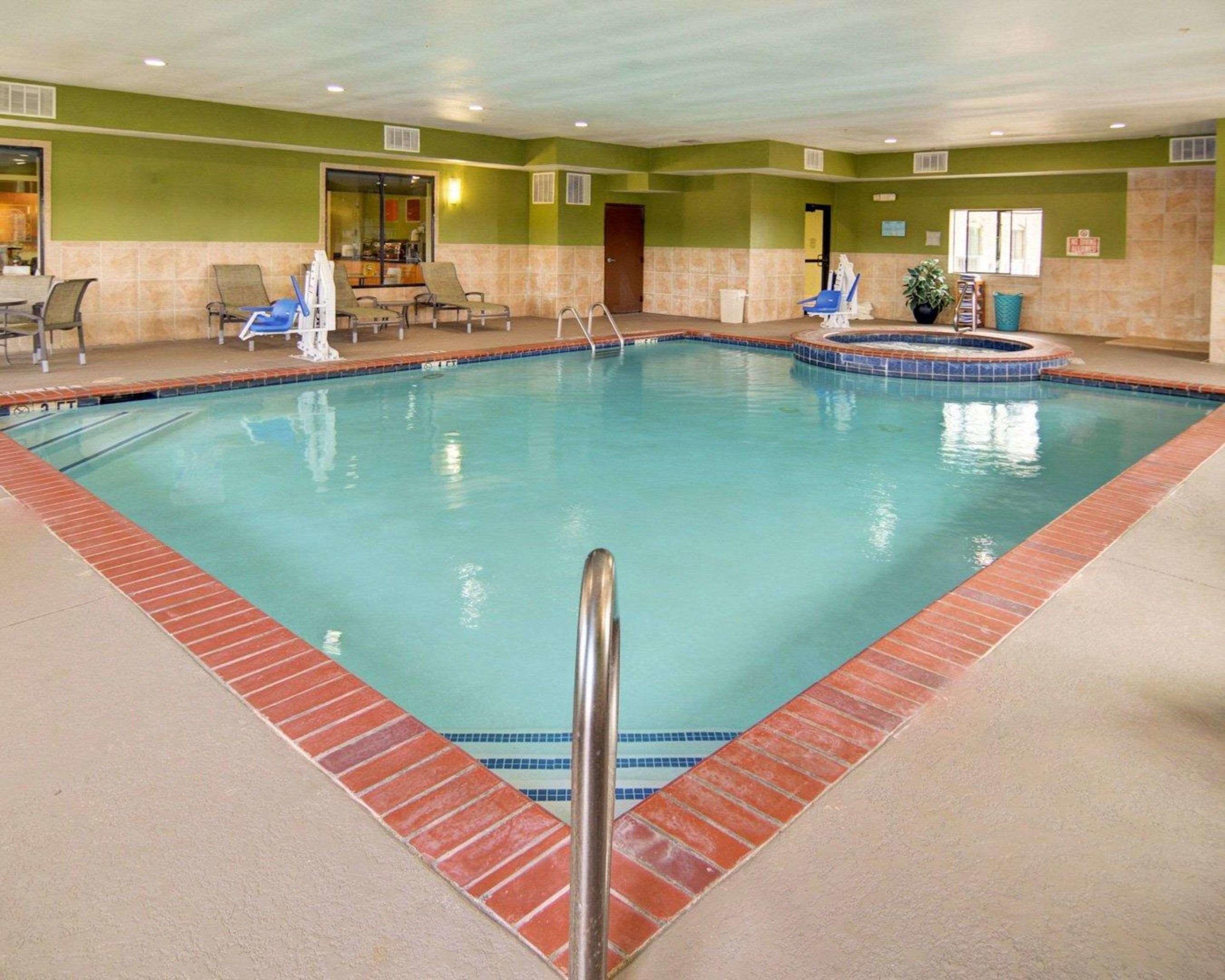 Comfort Suites Lindale - Tyler North — photo 5