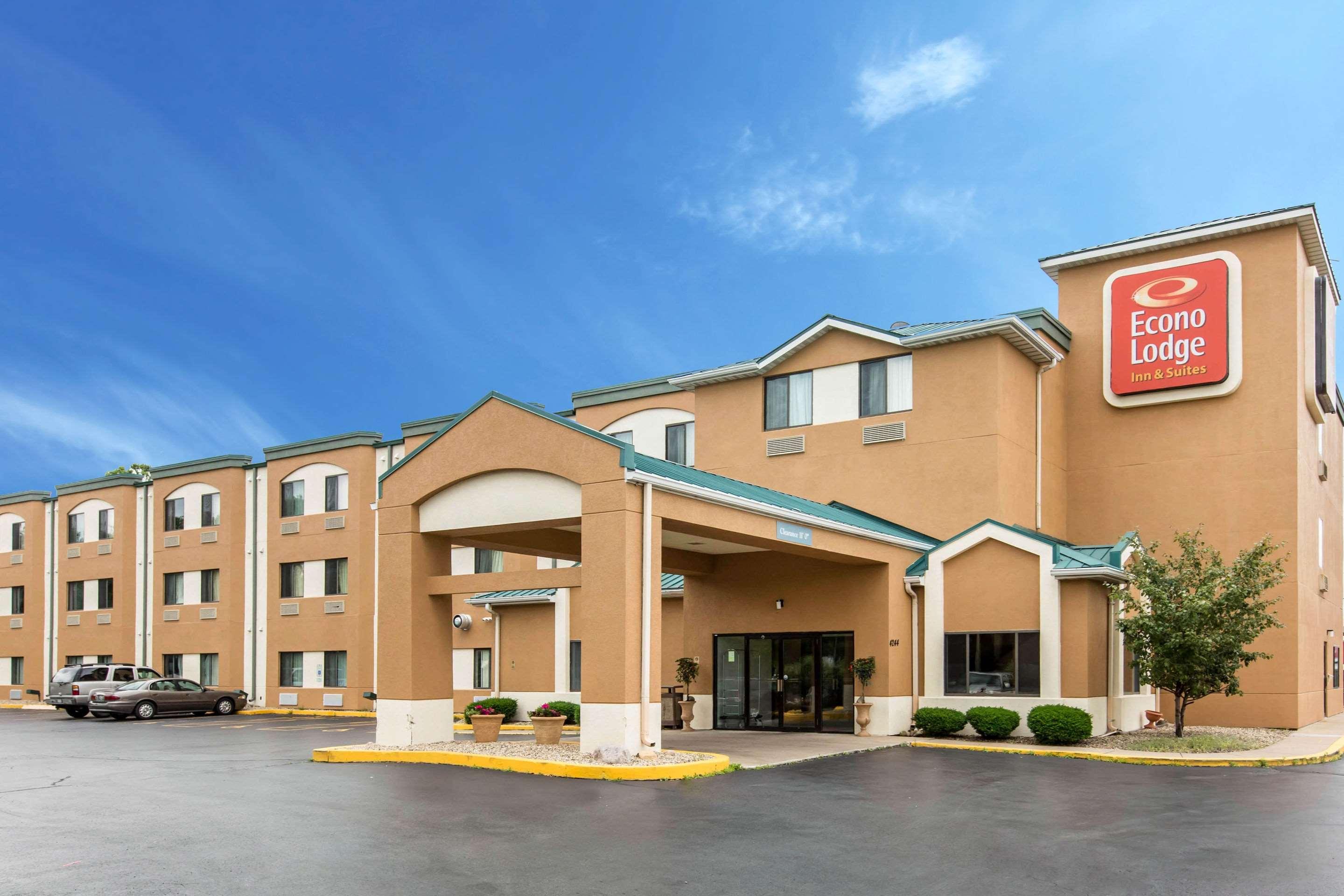 Econo Lodge Inn & Suites — photo 4
