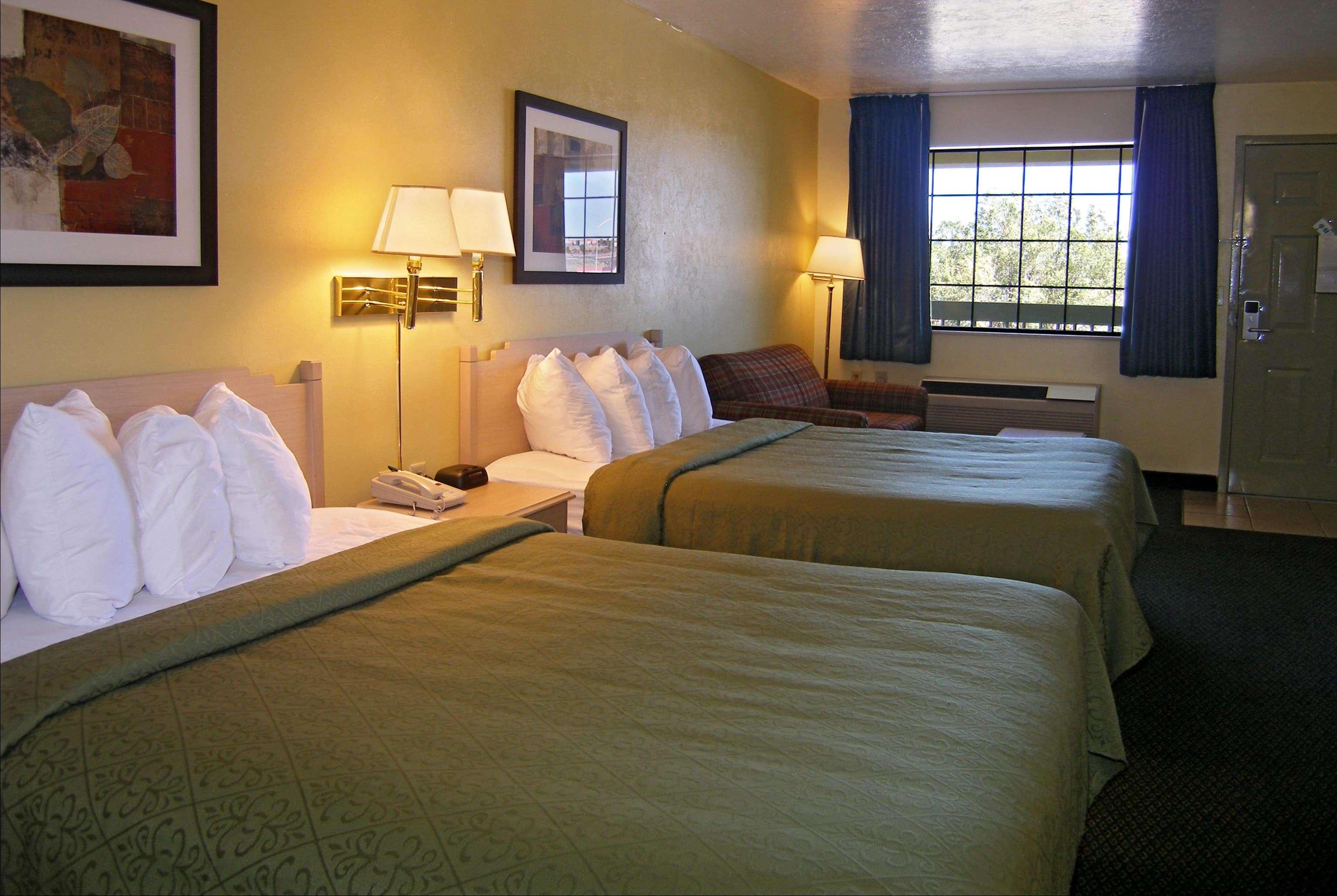 Travelodge by Wyndham Santa Rosa — photo 4