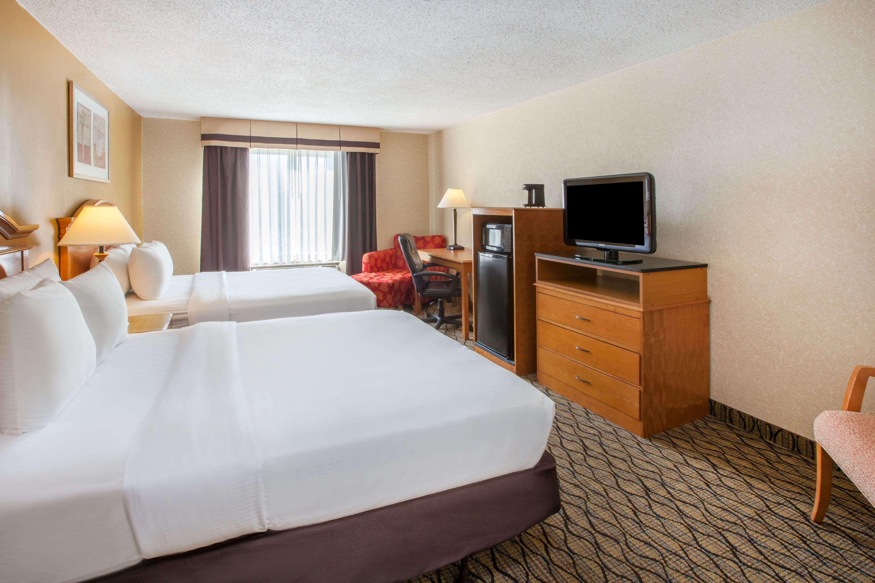 Baymont Inn & Suites Canton — photo 5