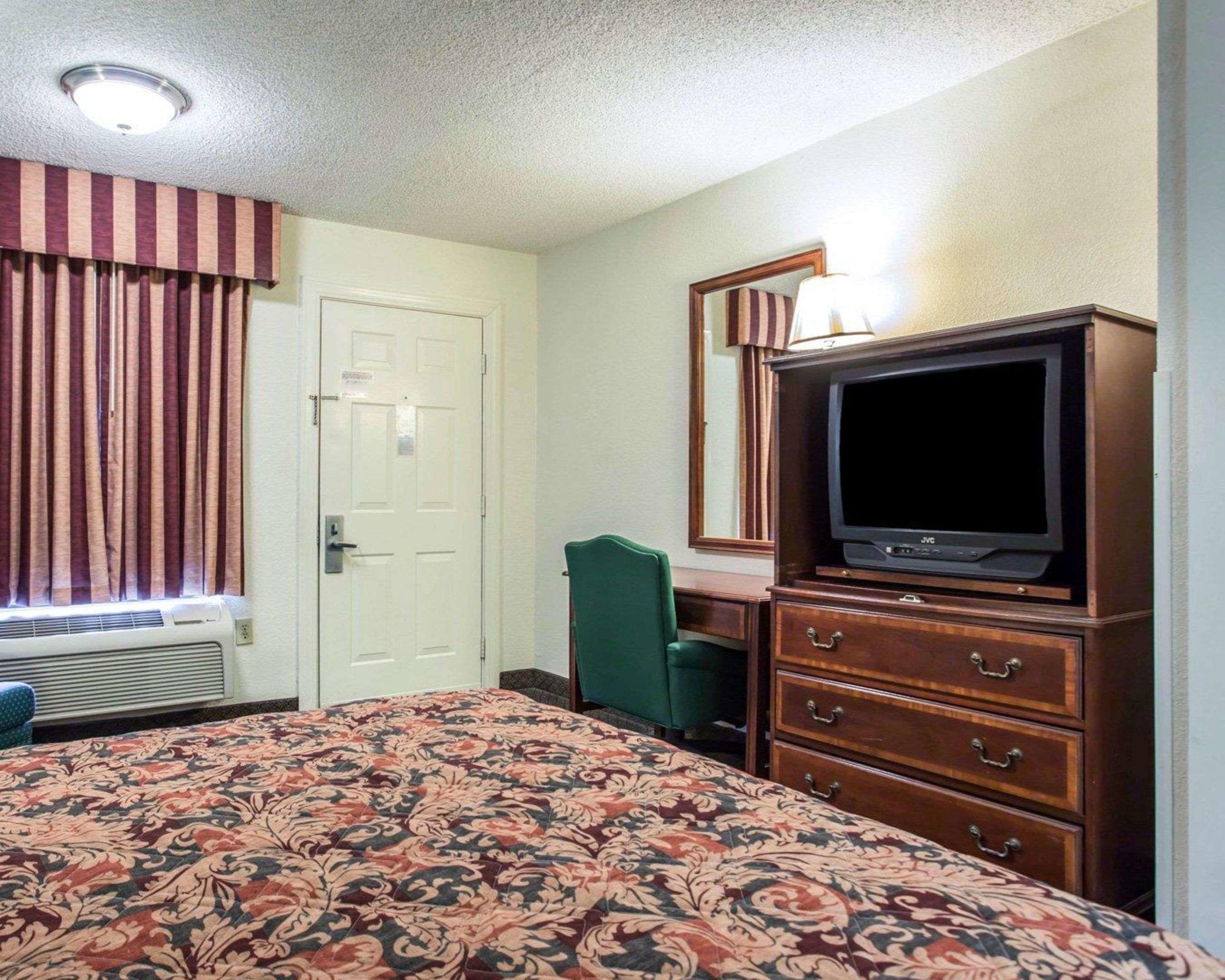 Econo Lodge Lake Norman — photo 5