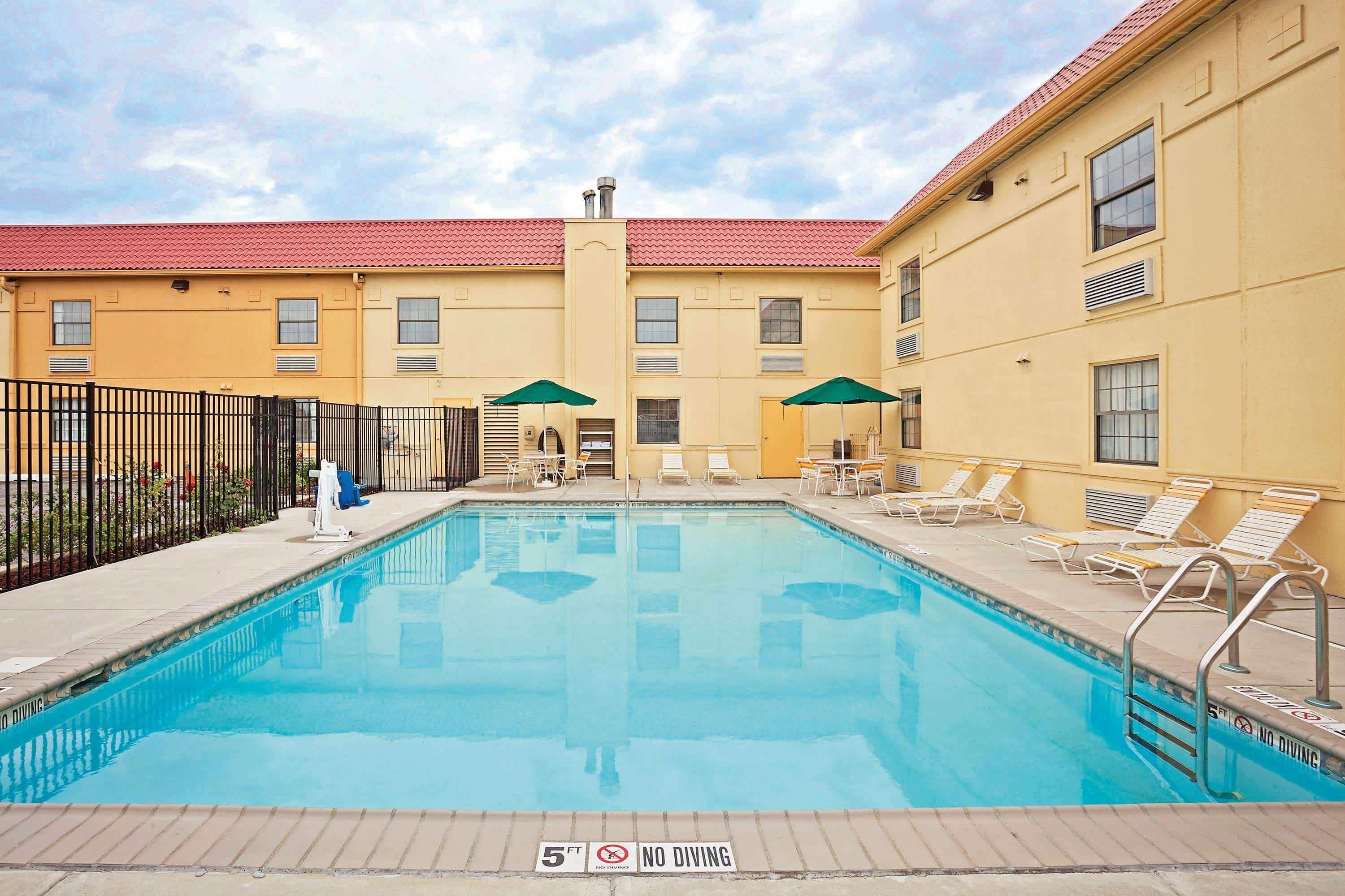 La Quinta Inn Merrillville — photo 5