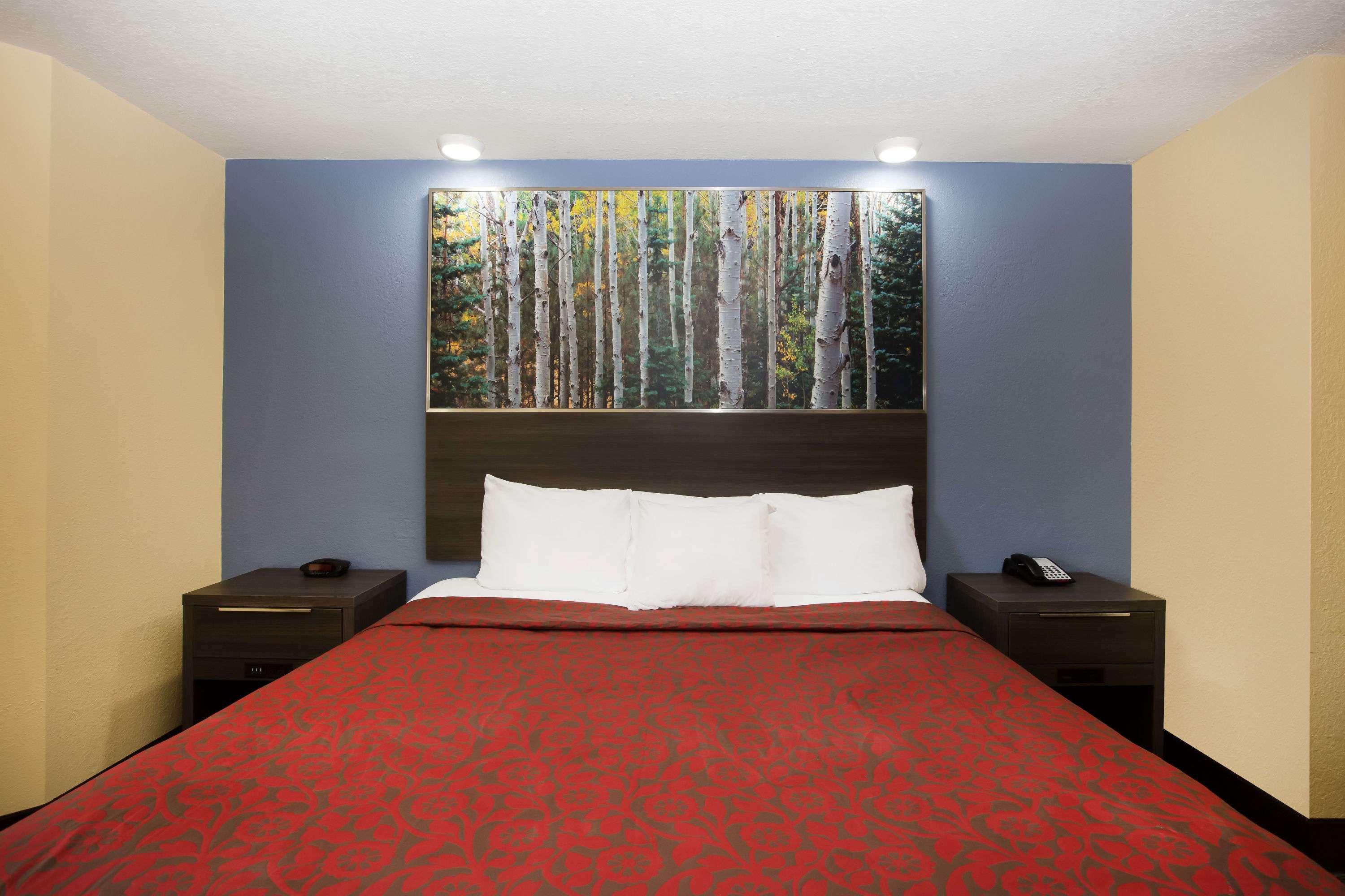 Days Inn Blue Springs — photo 4