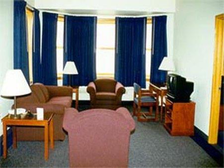 Aurora Inn & Executive Suites — photo 5