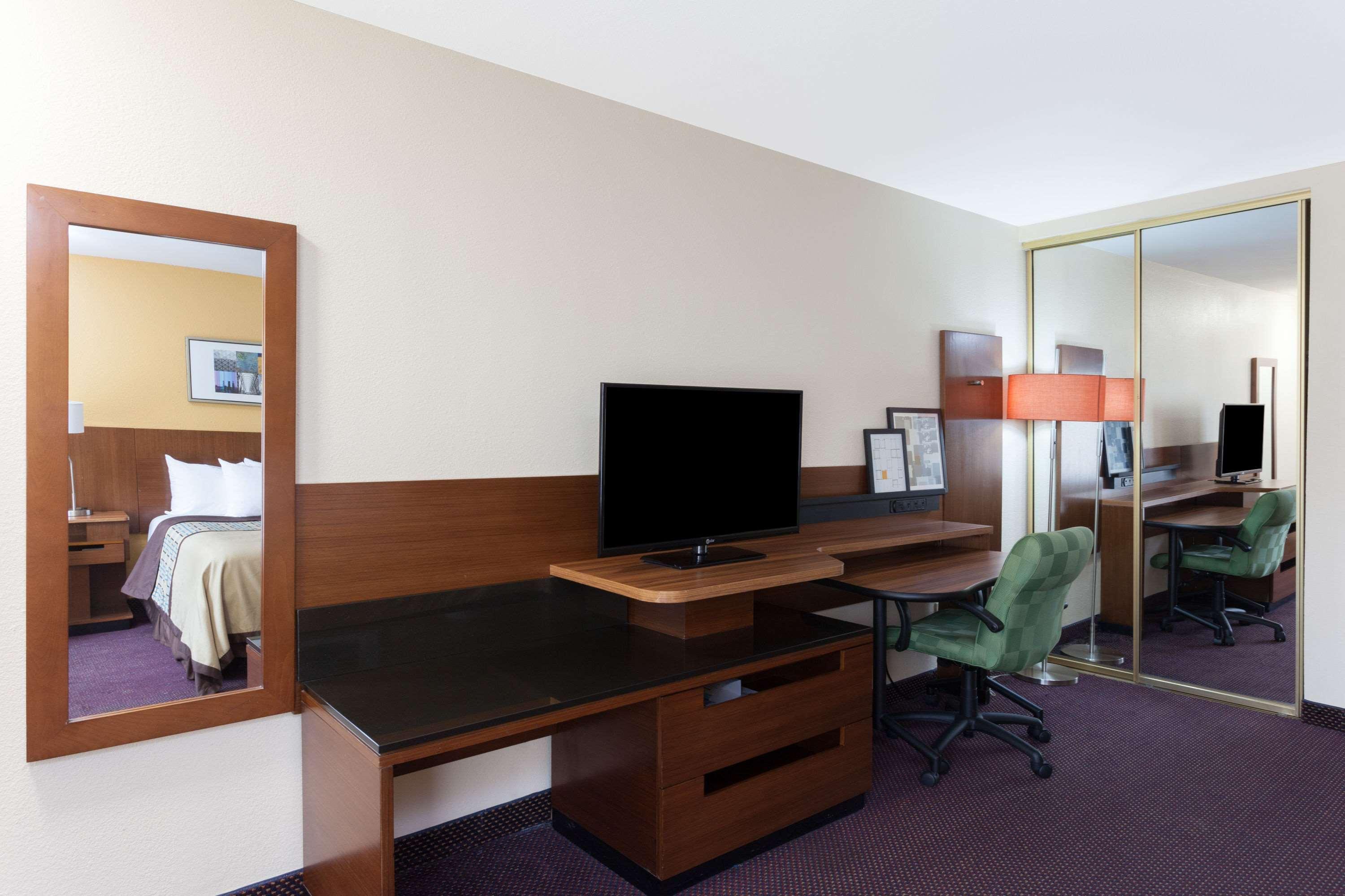 Days Inn Mission Valley Qualcomm Stadium/SDSU — photo 5
