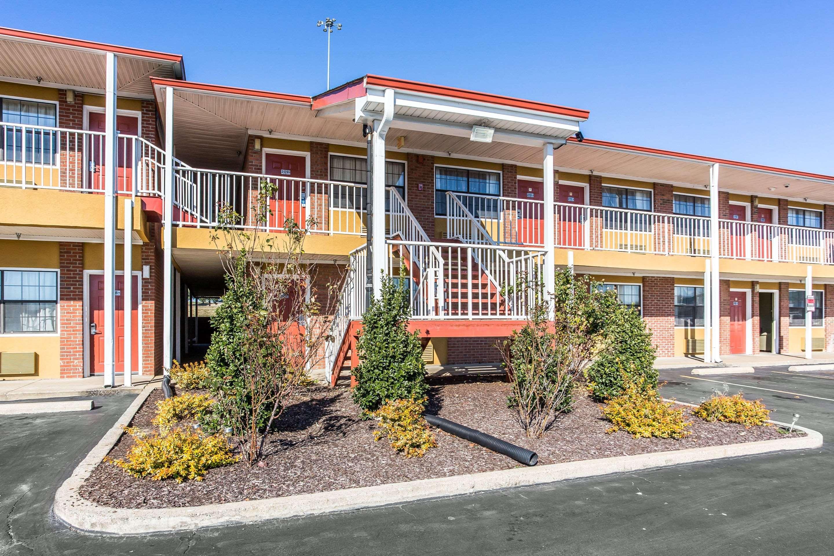 Rodeway Inn & Suites — photo 3