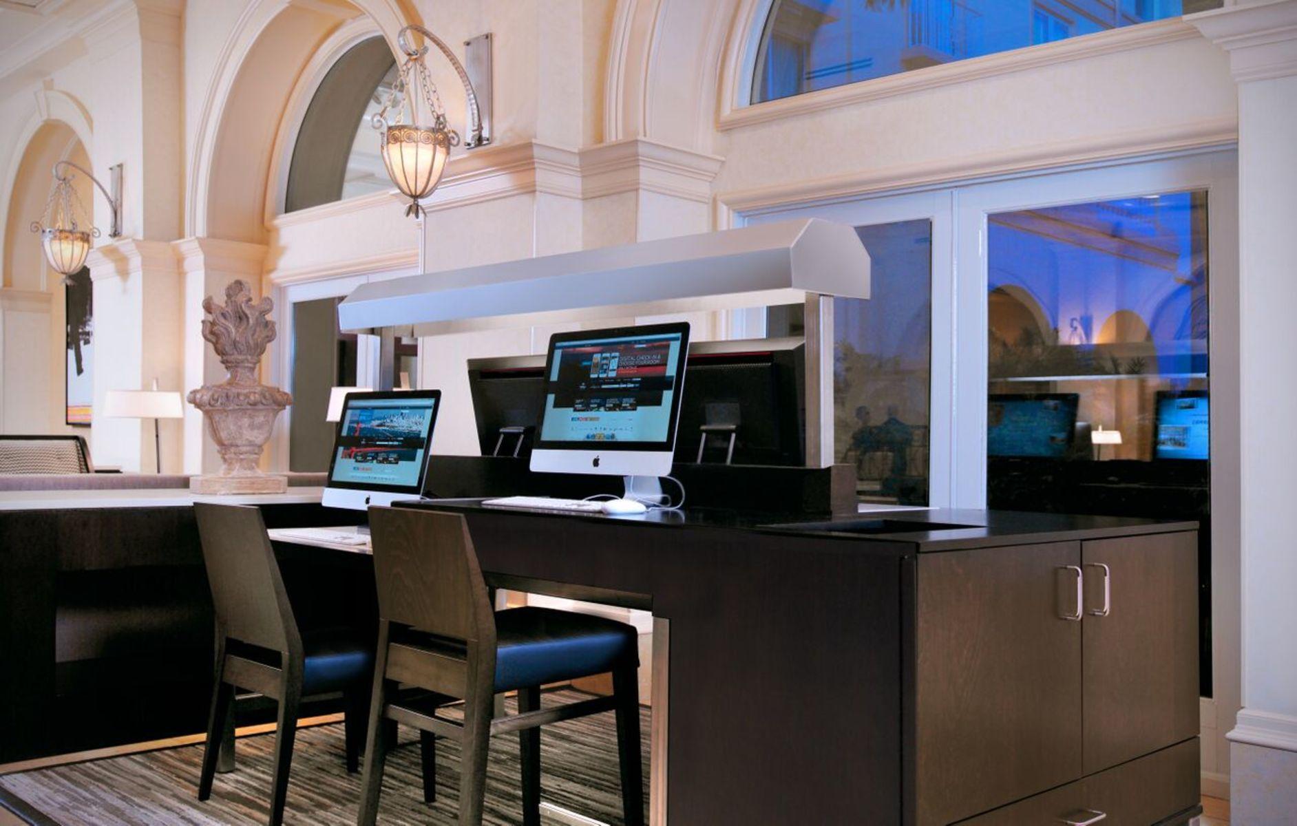 Hilton Naples — photo 4