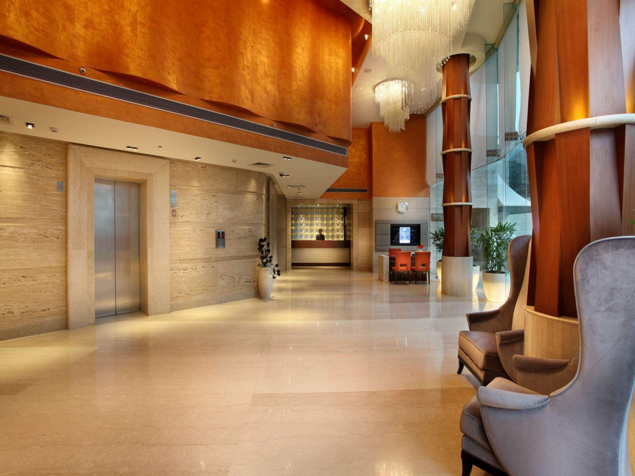 Mahagun Sarovar Portico Suites — photo 4
