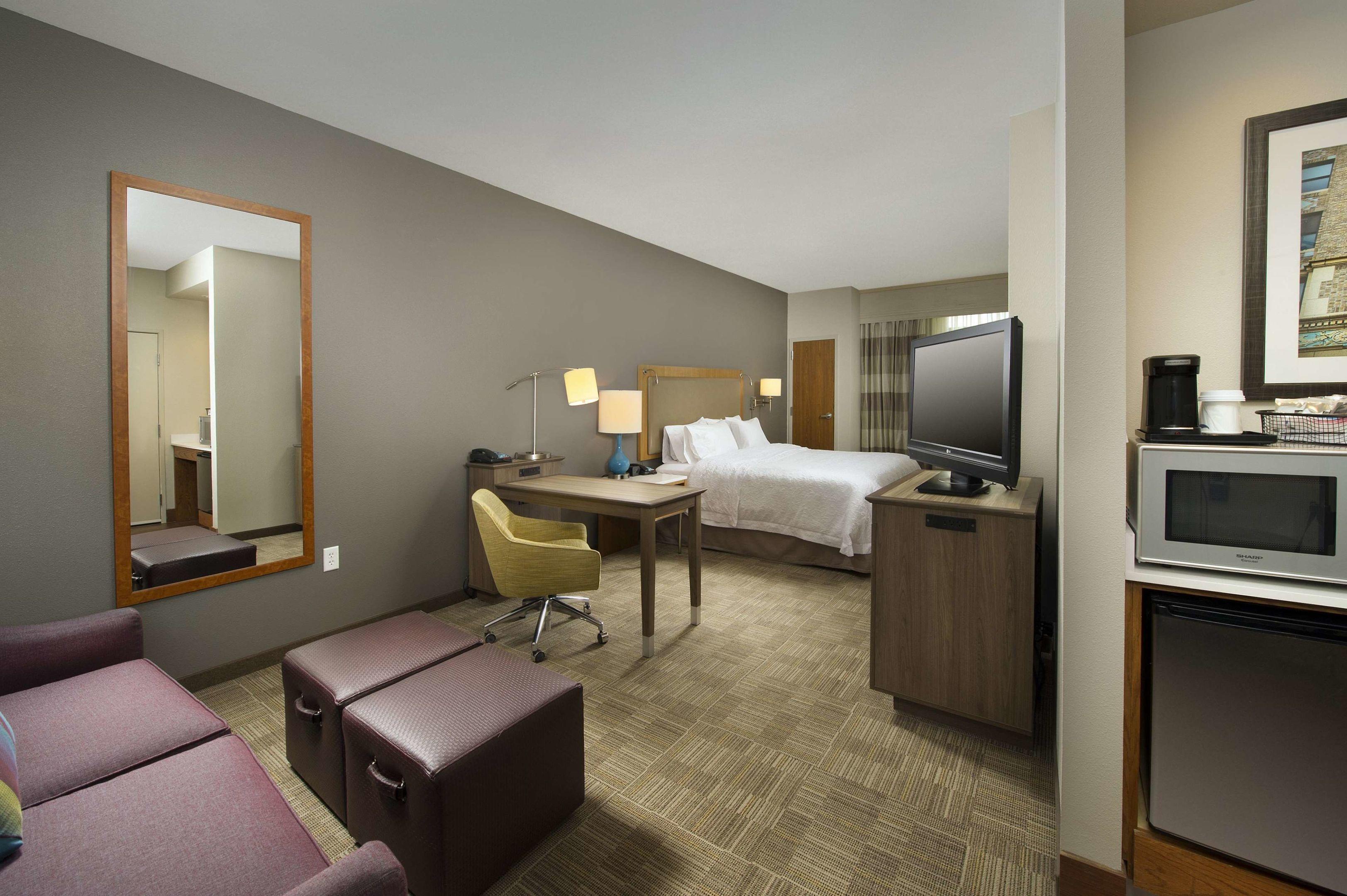 Hampton Inn & Suites Northwest/Medical Center — photo 5