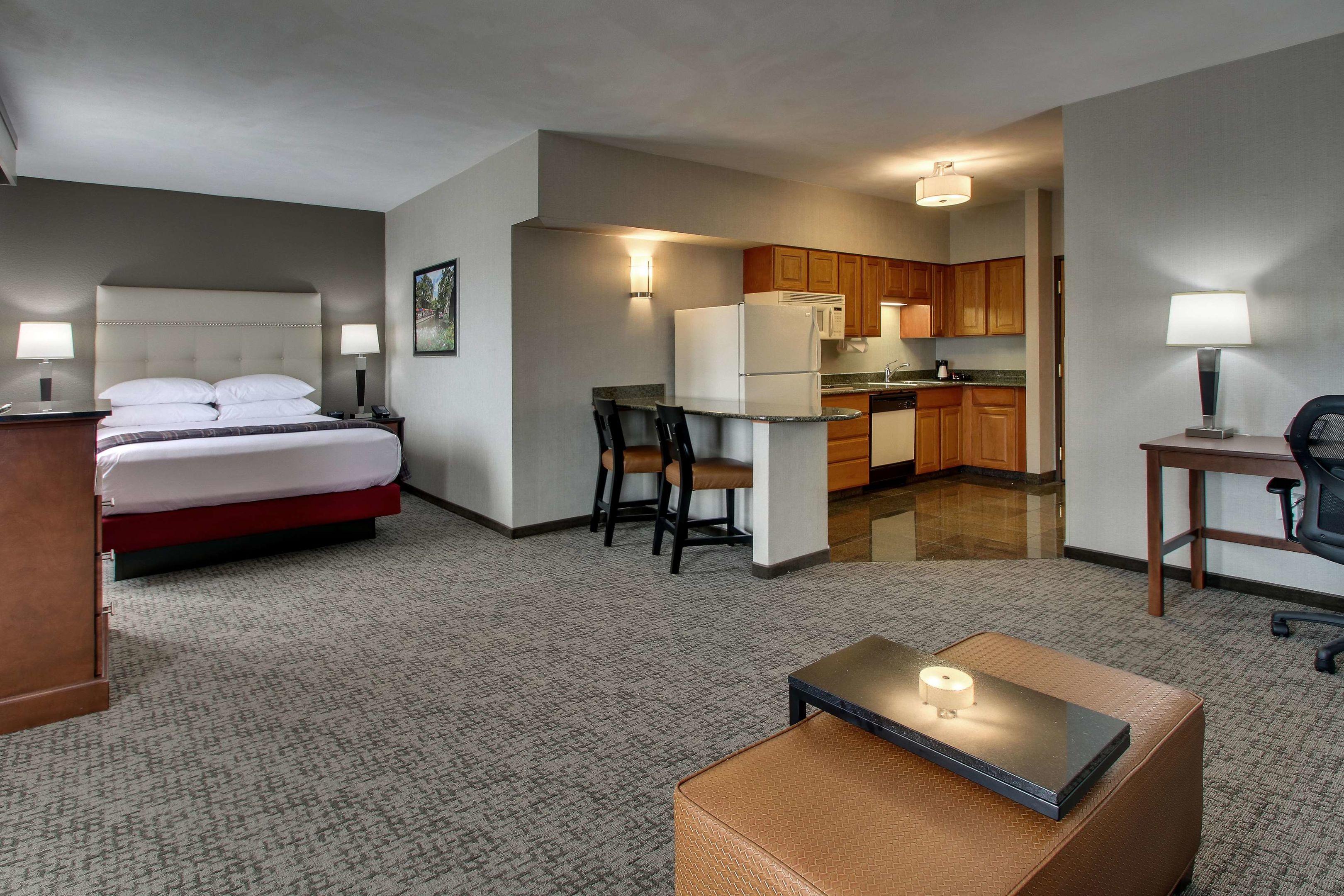 Drury Inn & Suites Northwest Medical Center — photo 4