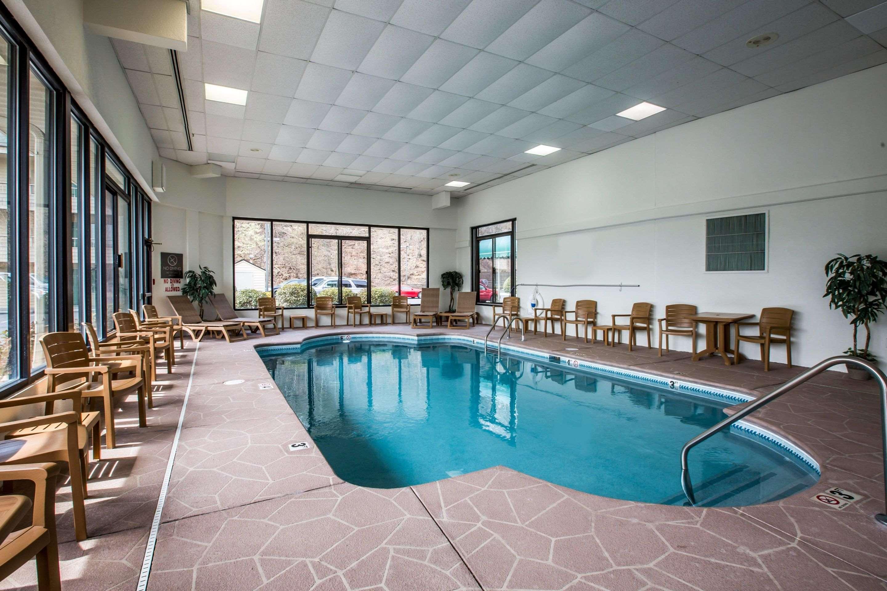 Comfort Inn & Suites at Dollywood Lane — photo 4