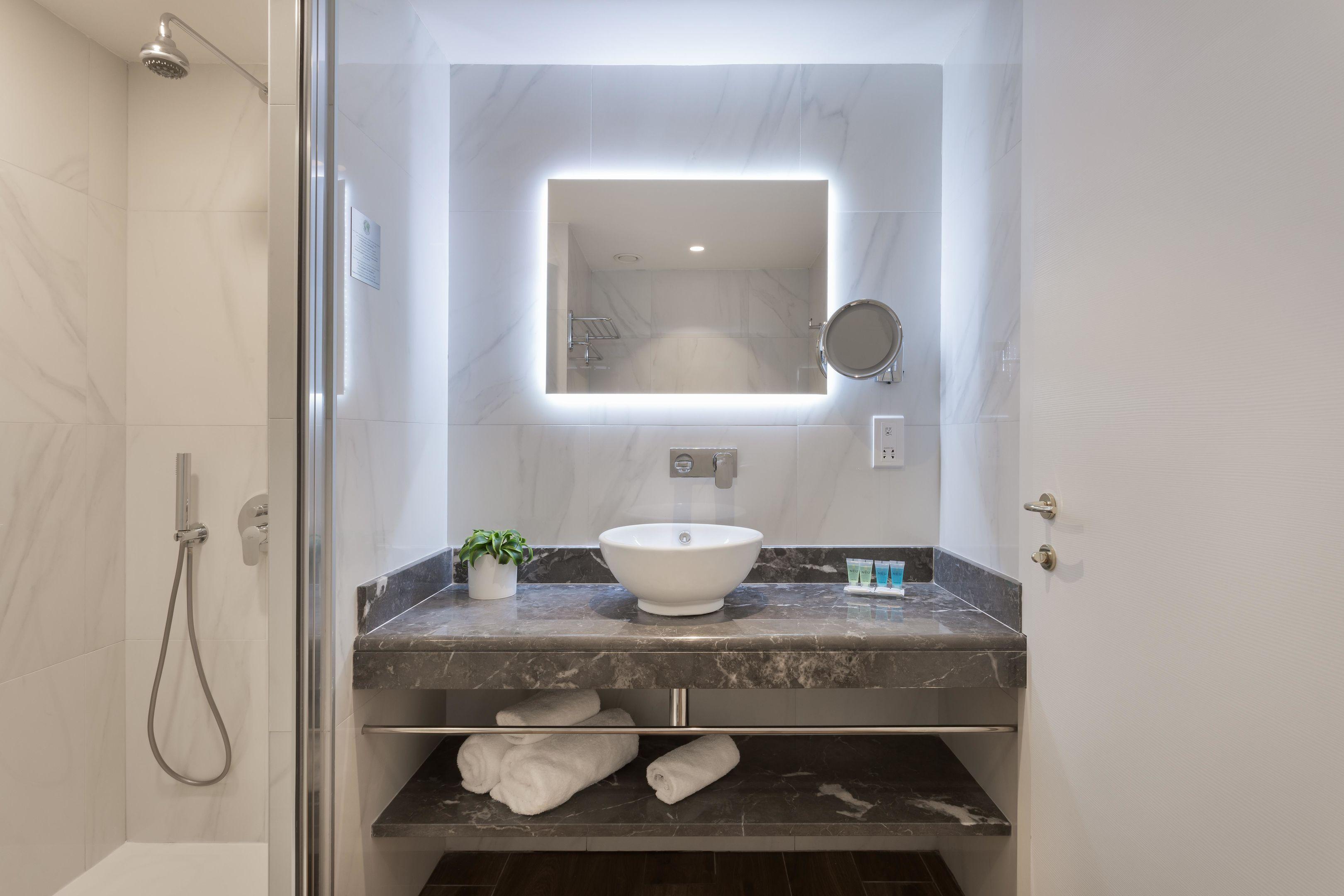 115 The Strand Hotel & Suites — photo 3