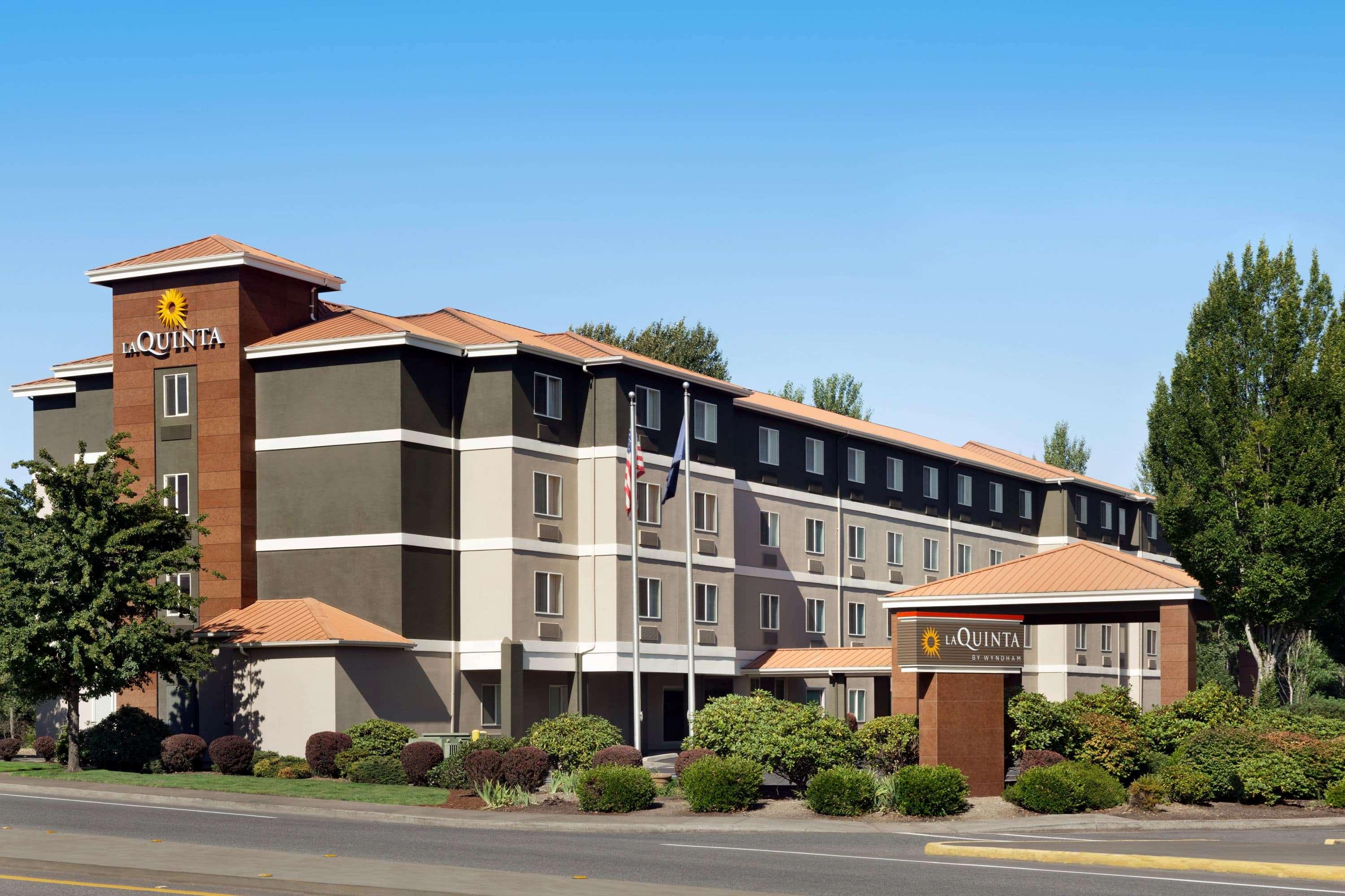 La Quinta Inn & Suites — photo 4