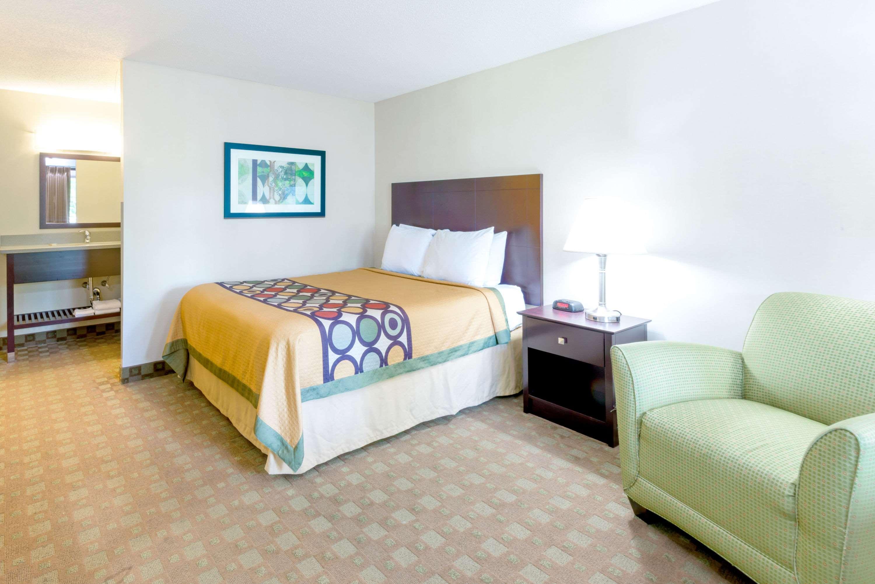 Super 8 by Wyndham White River Junction — photo 4