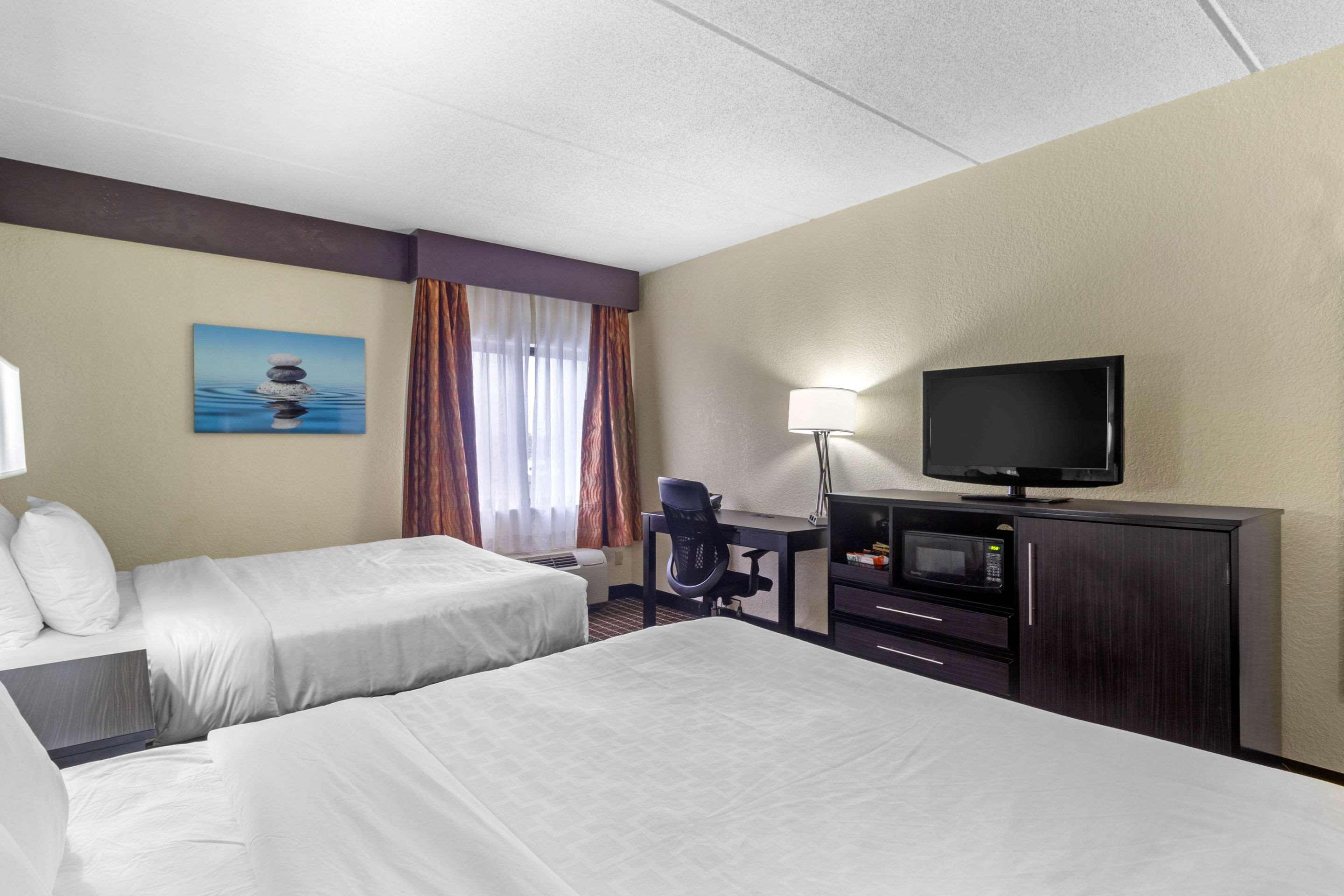 Clarion Inn & Suites — photo 5