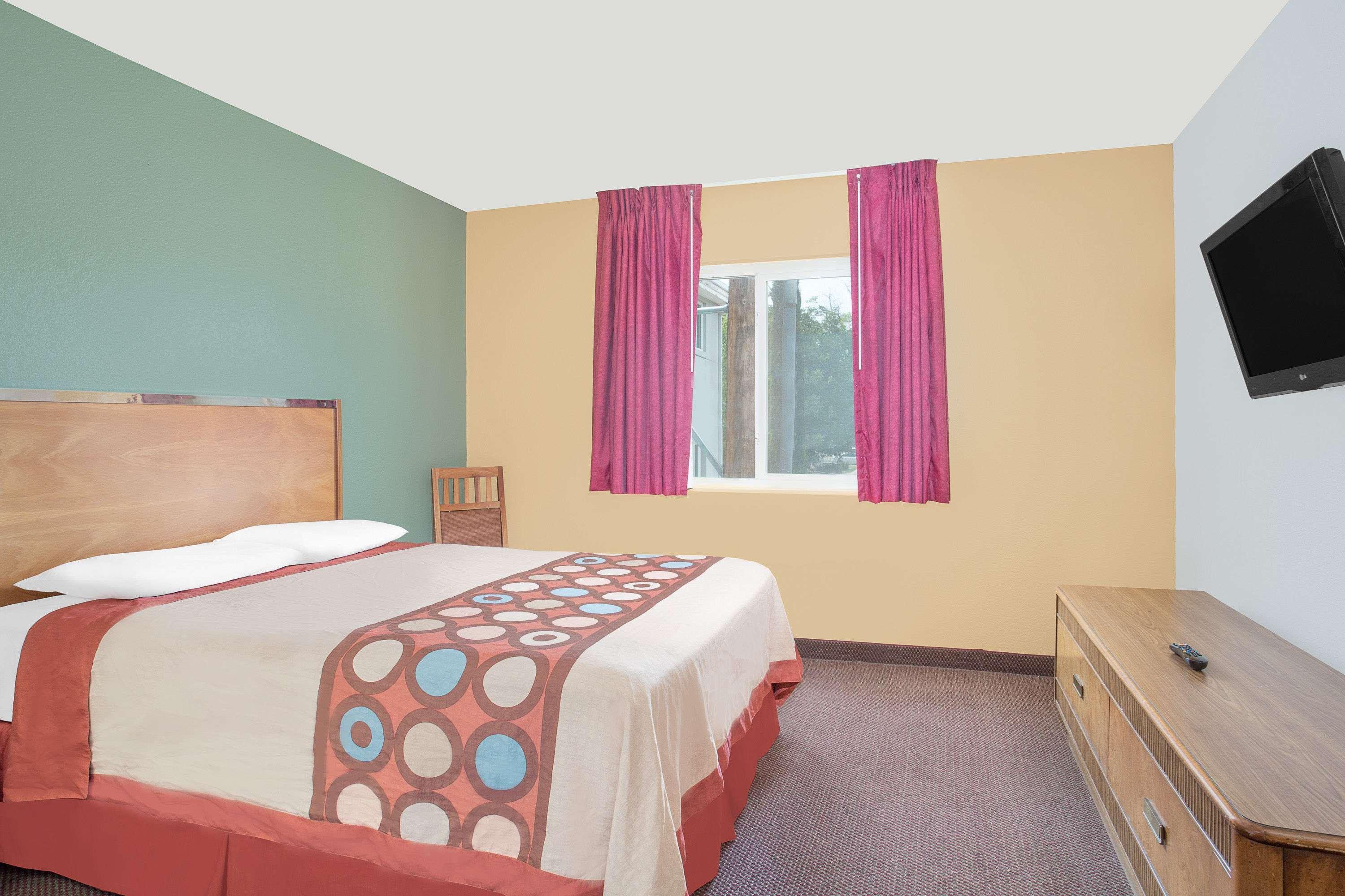Super 8 by Wyndham St. George UT — photo 4