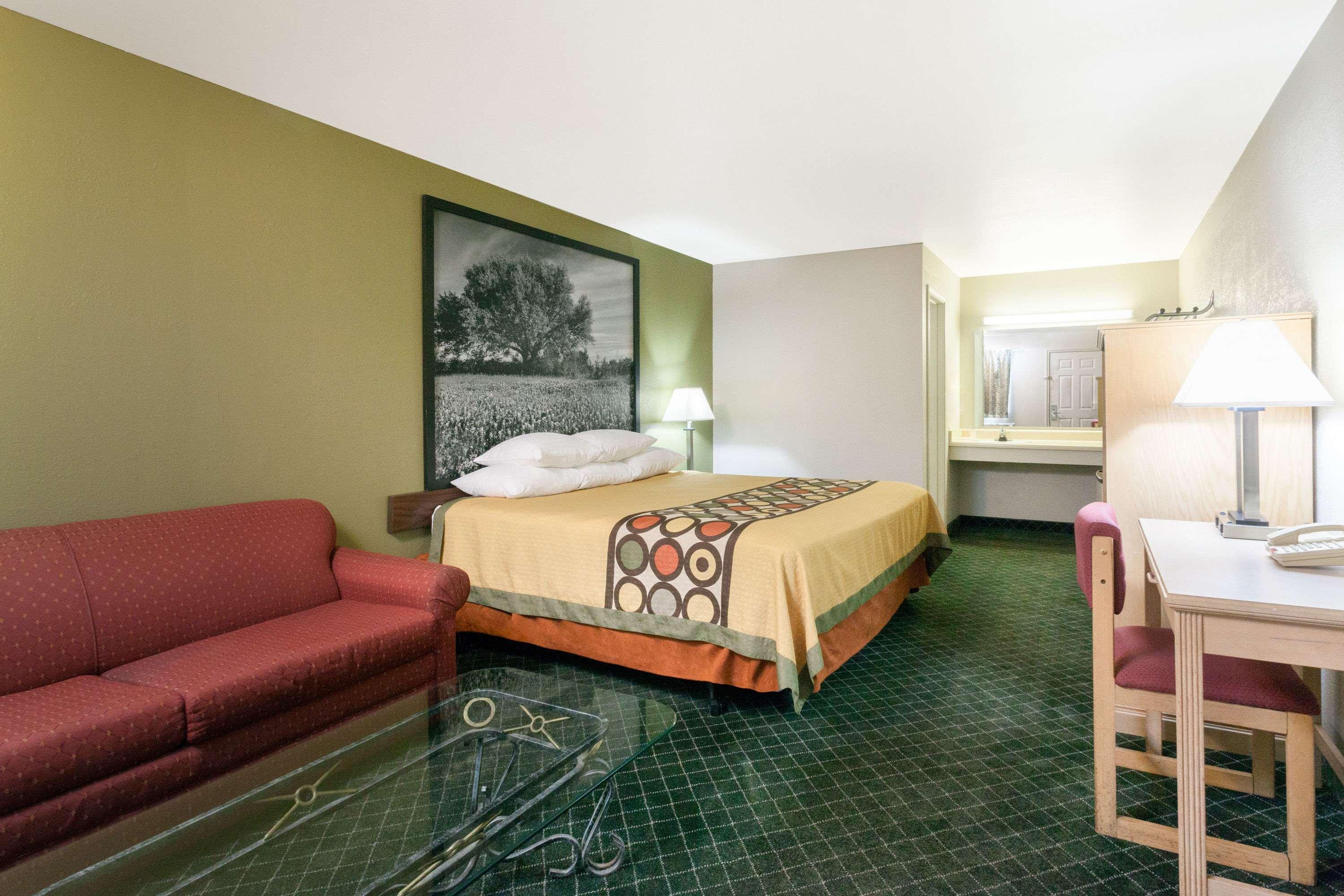 Super 8 by Wyndham Fredericksburg — photo 5