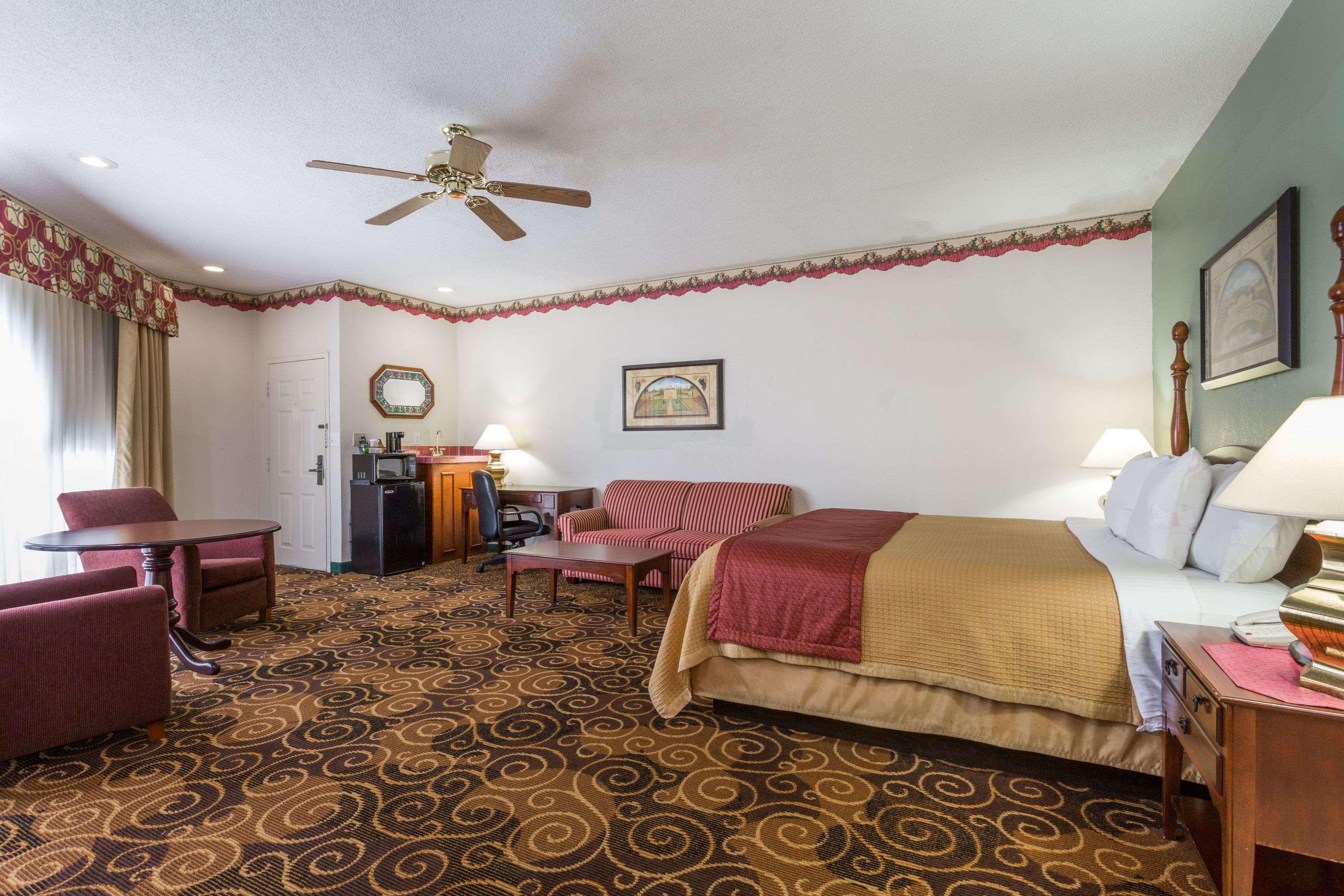 Days Inn by Wyndham Orangeburg — photo 4