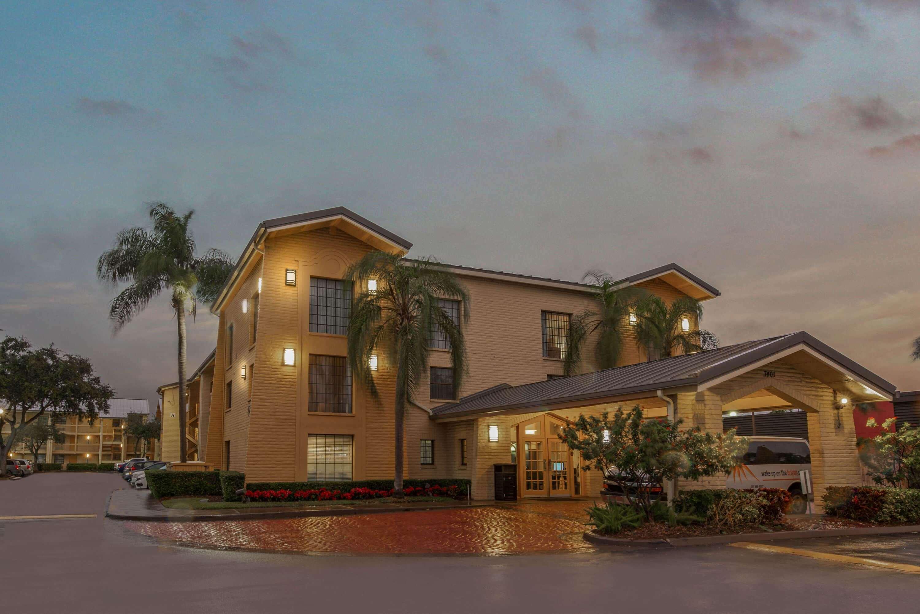 La Quinta Inn by Wyndham Miami Airport North — photo 4