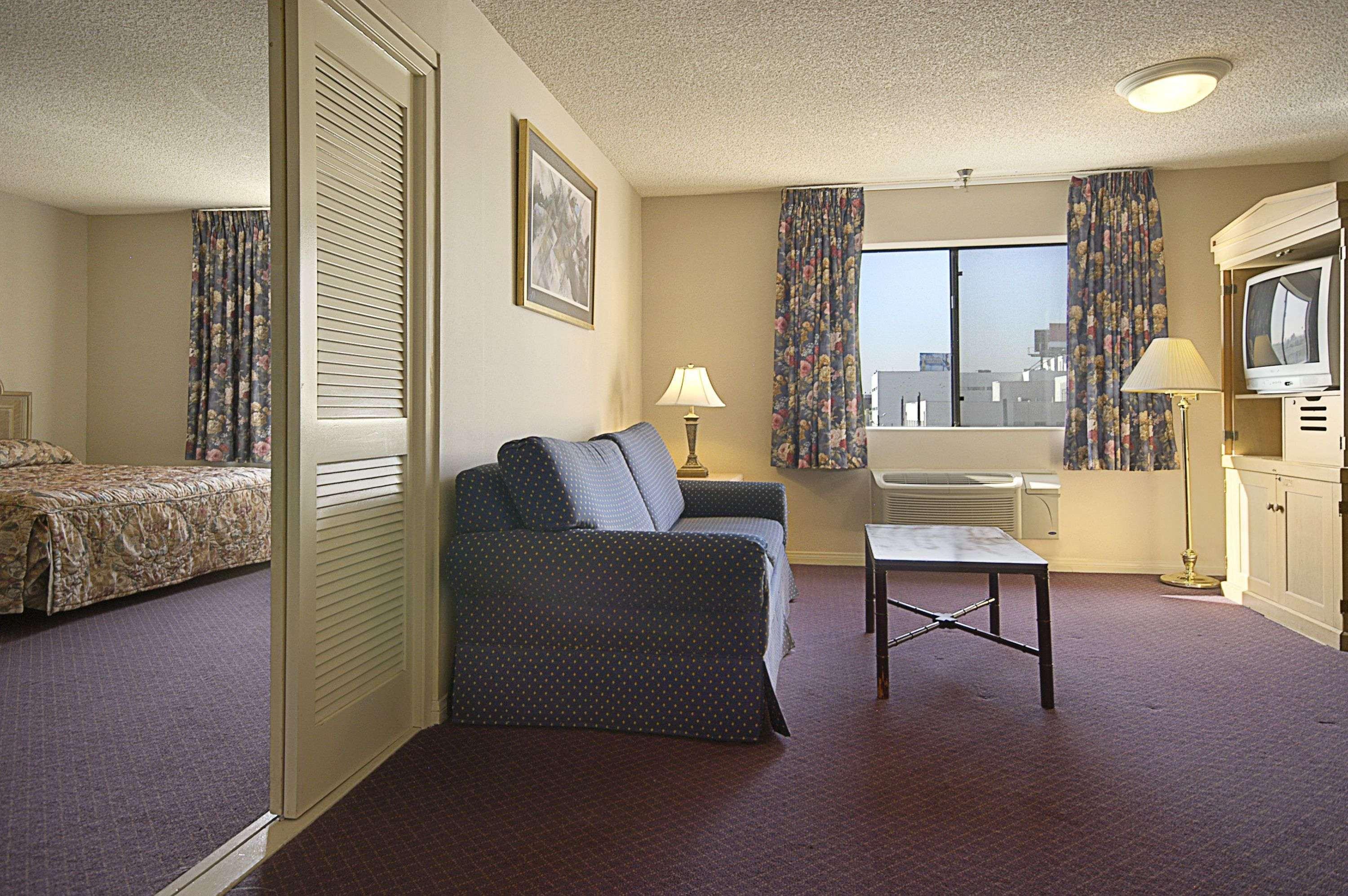Ramada by Wyndham Los Angeles/Koreatown West — photo 5