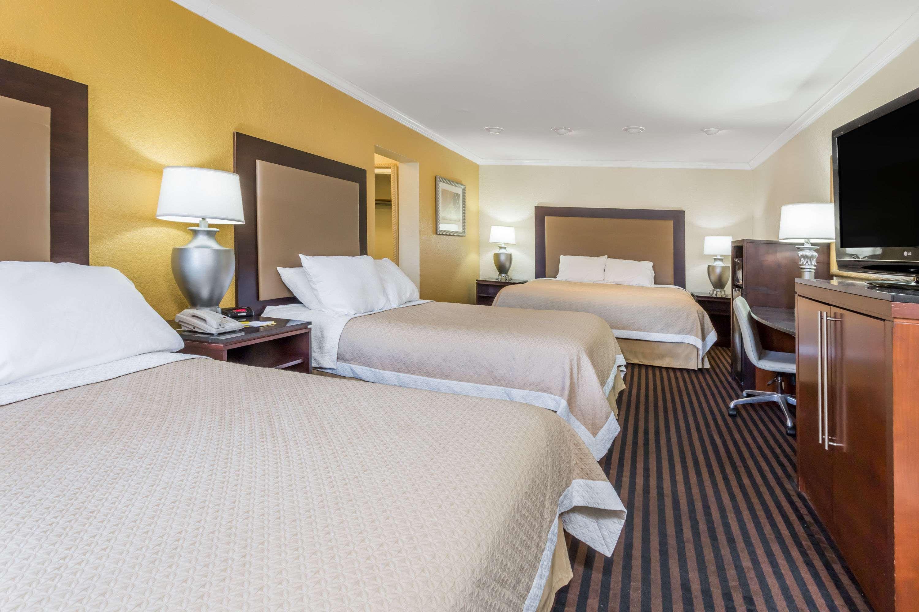 Days Inn by Wyndham Pensacola - Historic Downtown — photo 5