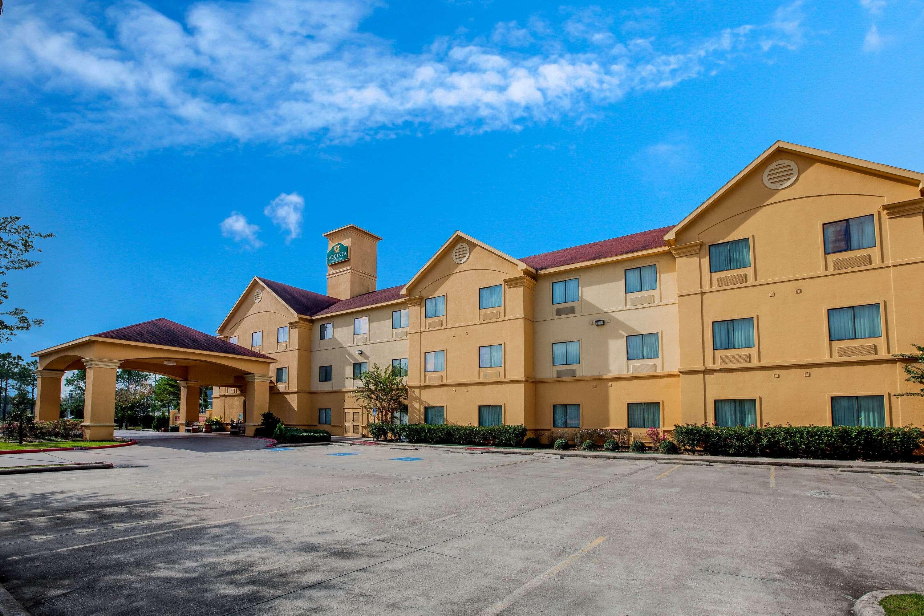 La Quinta Inn & Suites by Wyndham Pasadena — photo 5