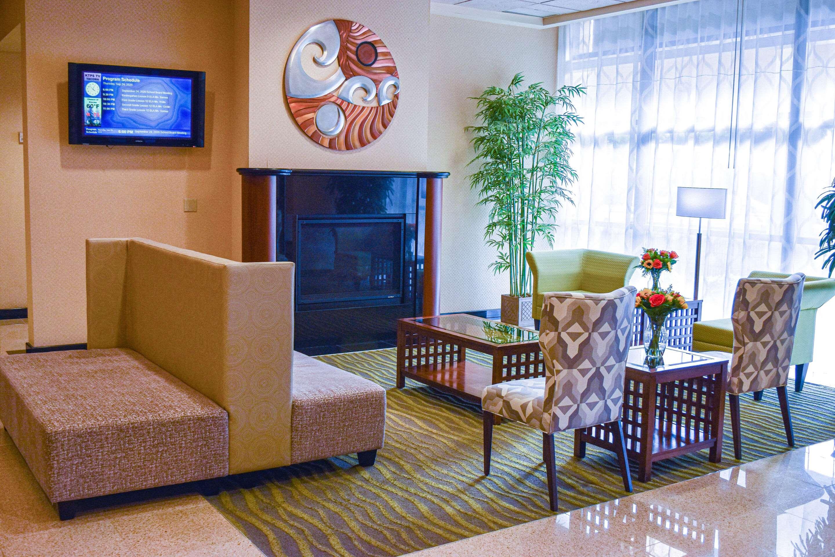 Comfort Inn & Suites Downtown Tacoma — photo 4