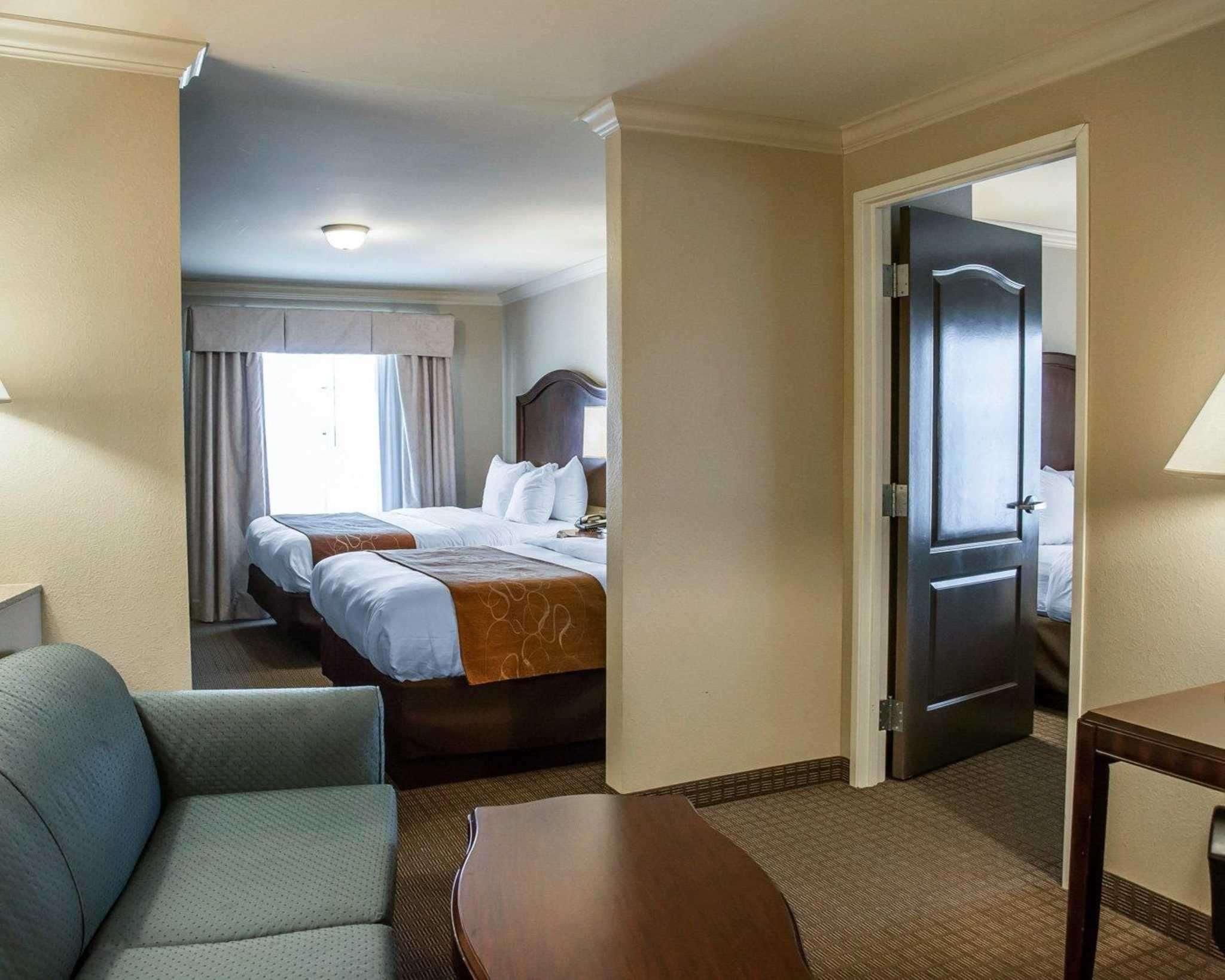Comfort Suites — photo 5