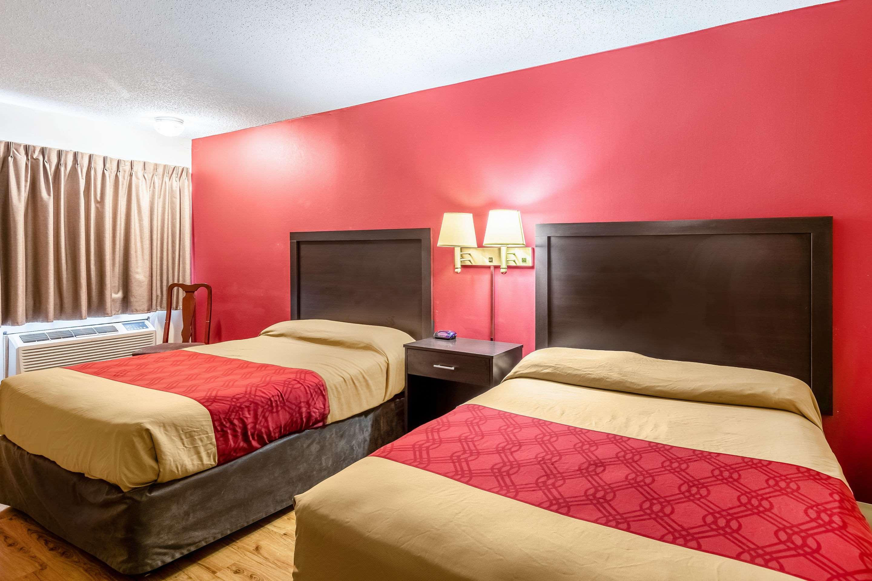 Econo Lodge East — photo 4