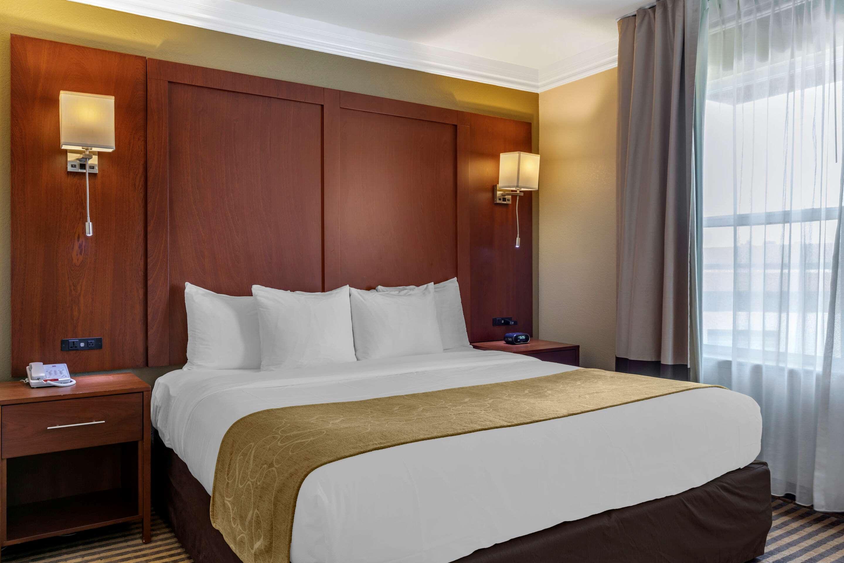 Comfort Suites Visalia Convention Center — photo 4