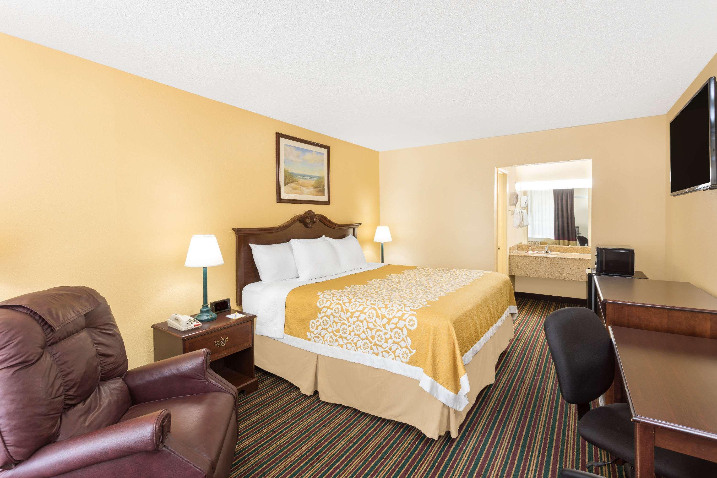 Days Inn Mount Pleasant-Patriot's Point — photo 3