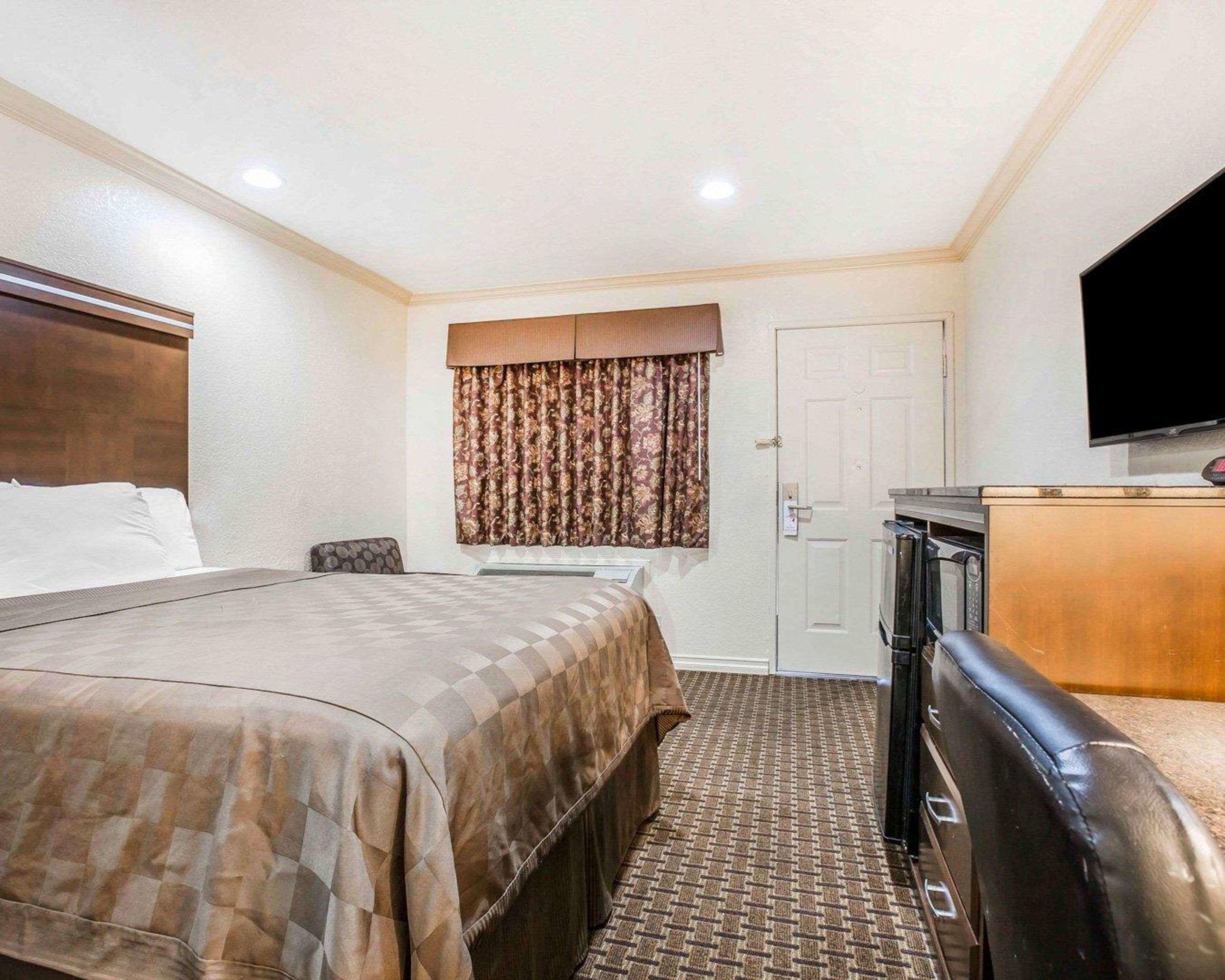 Rodeway Inn National City — photo 4