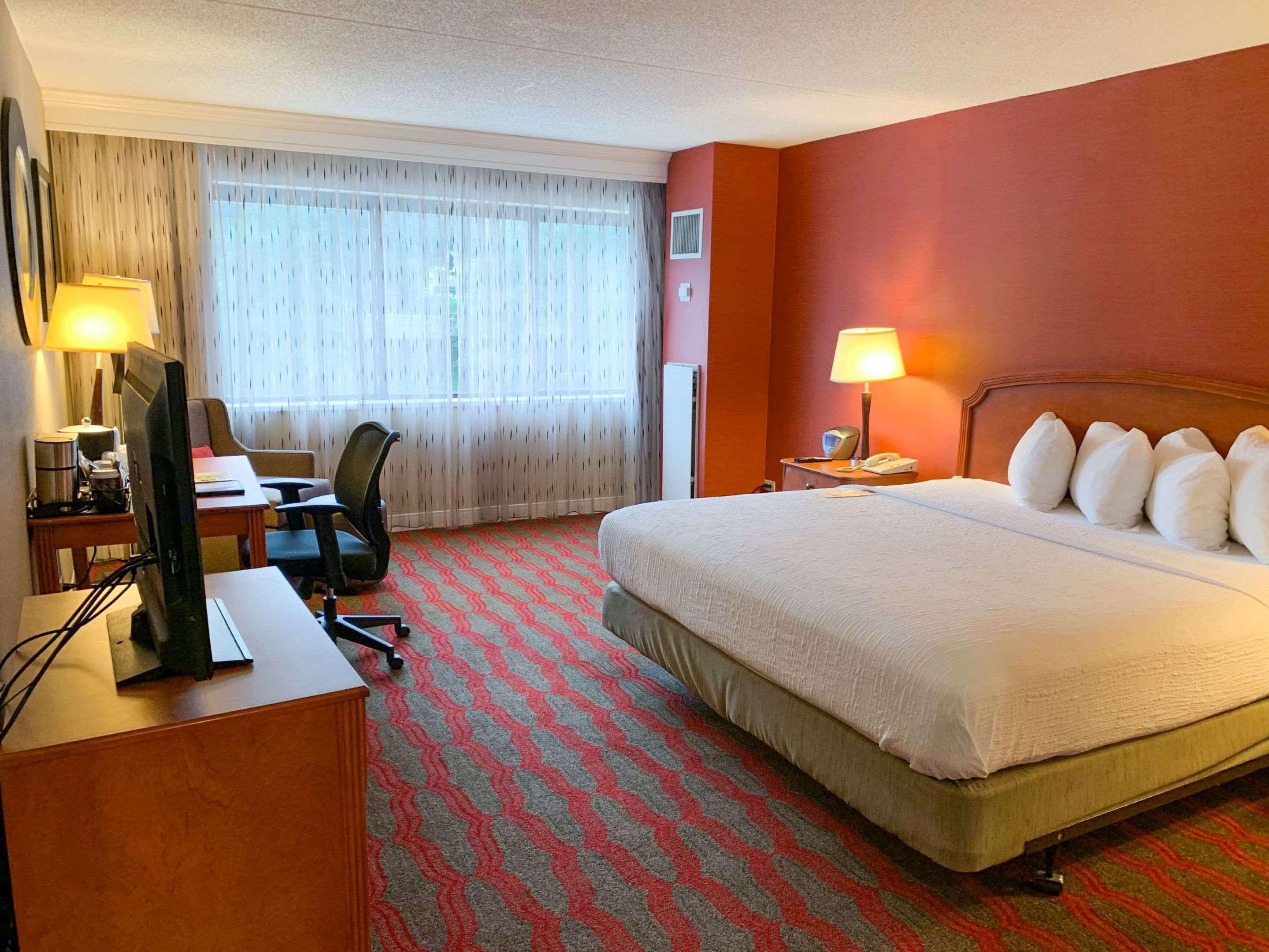 LaGuardia Plaza Hotel — photo 5